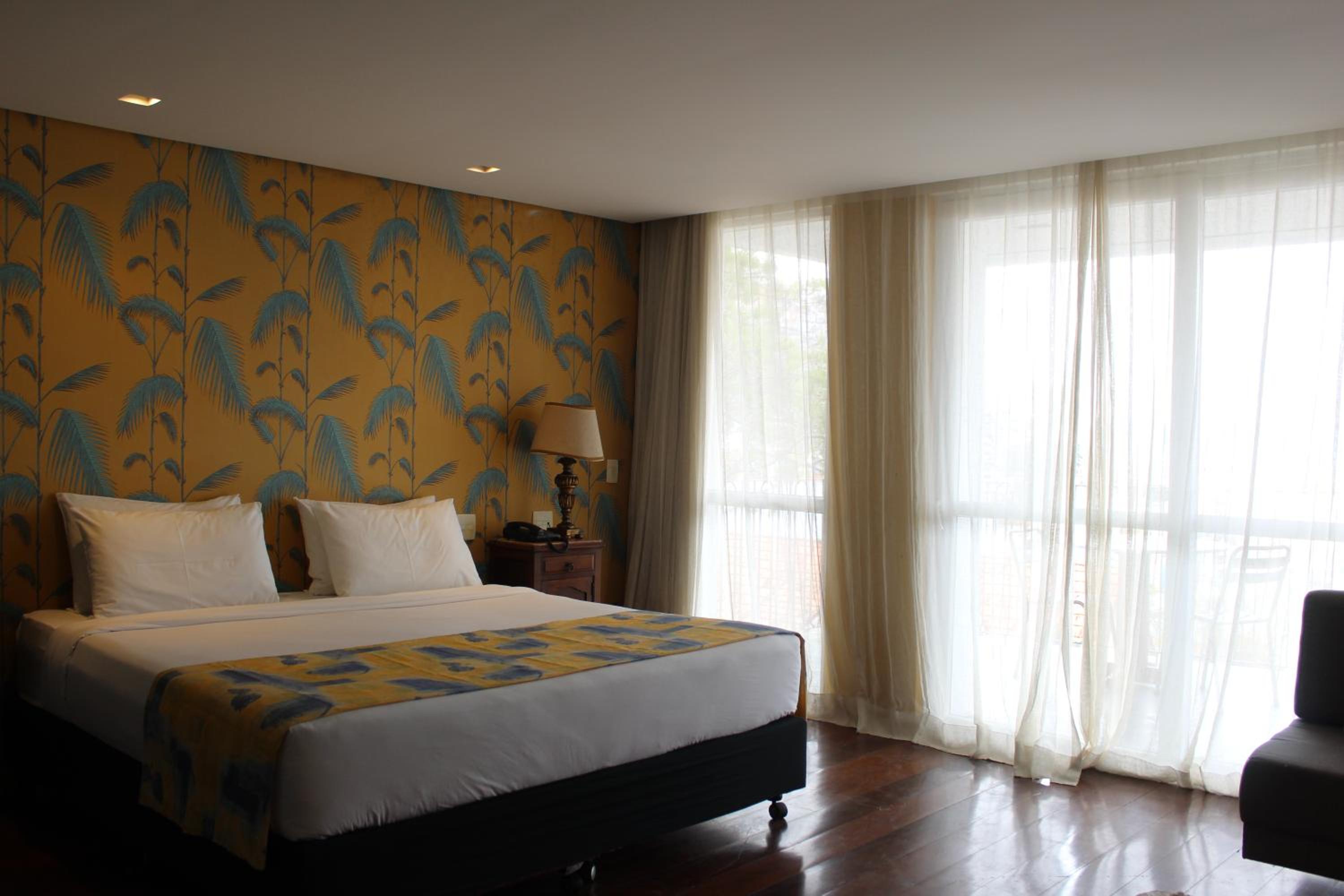 Deluxe Suite with Sea View - Photo 2