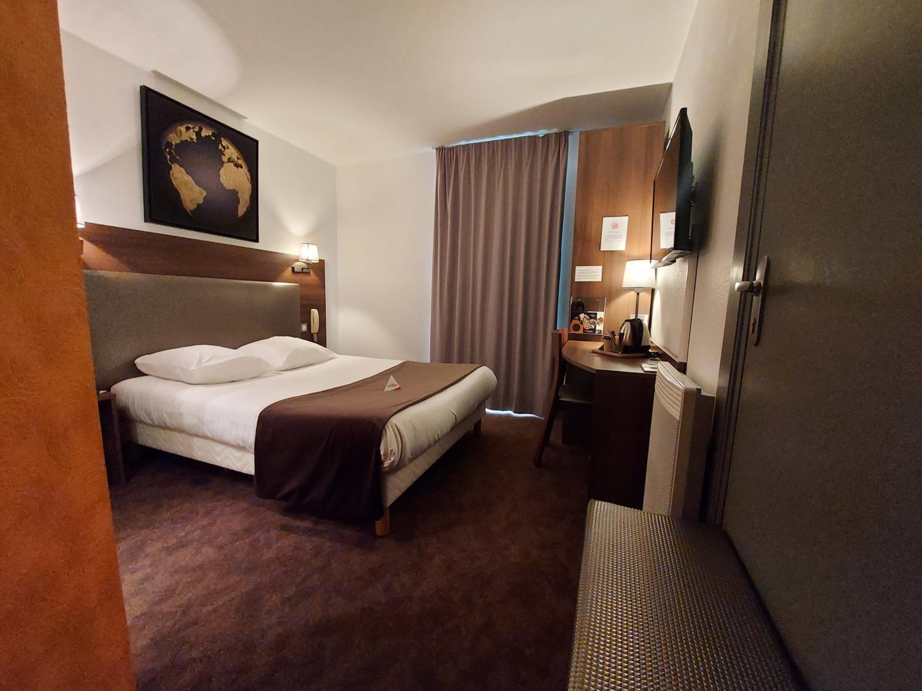 Double Room - Photo 7