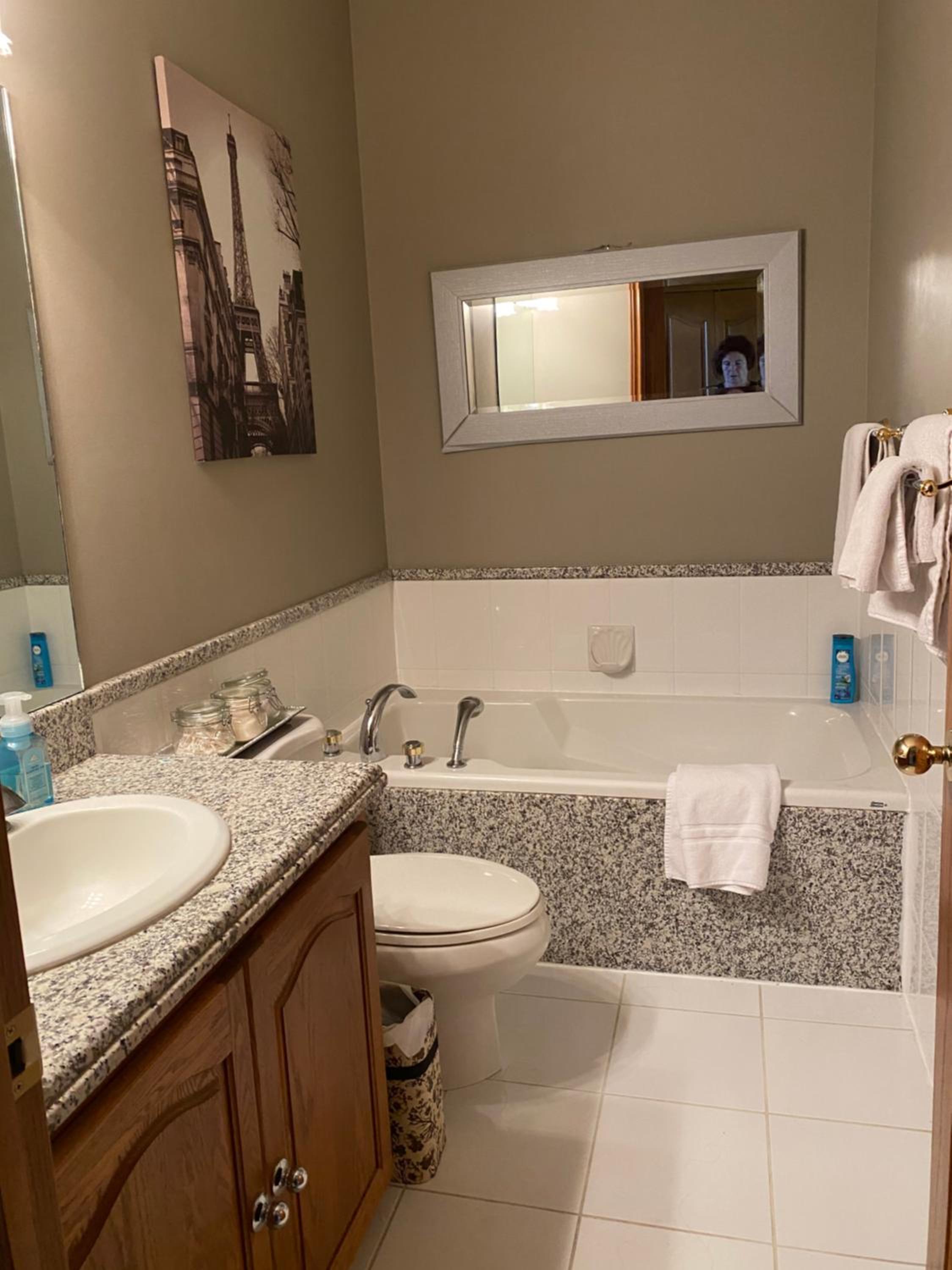 Queen Room photo 2