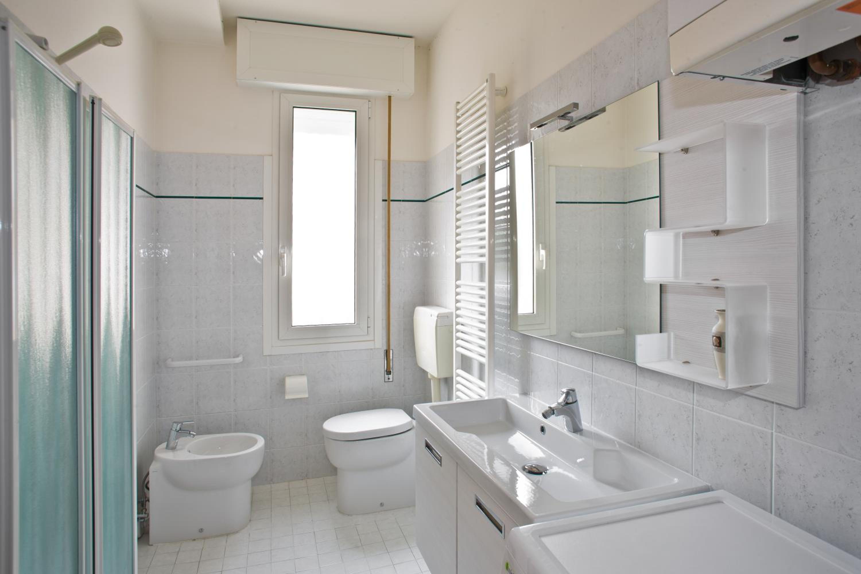 One-Bedroom Apartment - Orange photo 3
