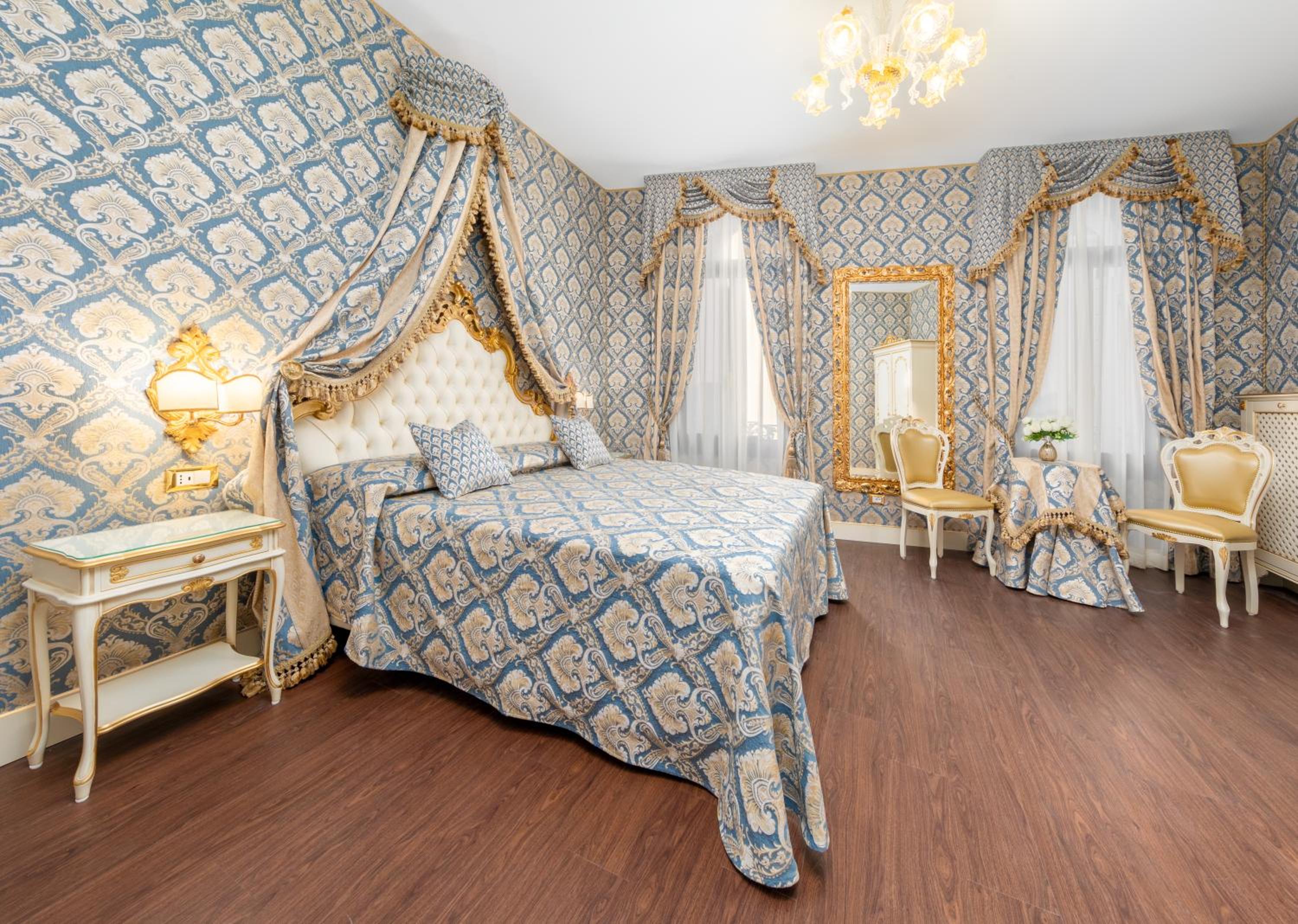 Junior Suite with Canal View