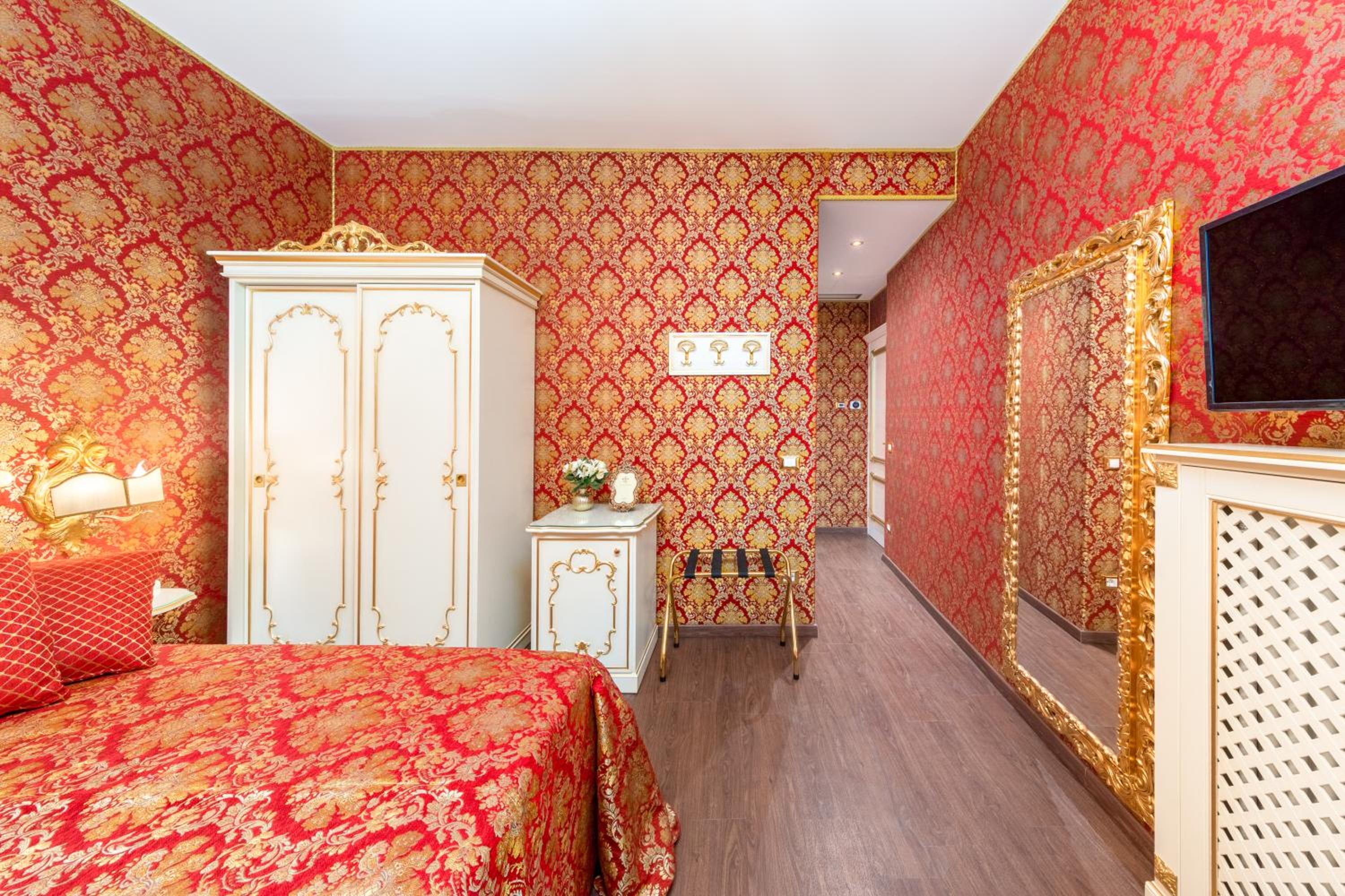Queen Room photo 3