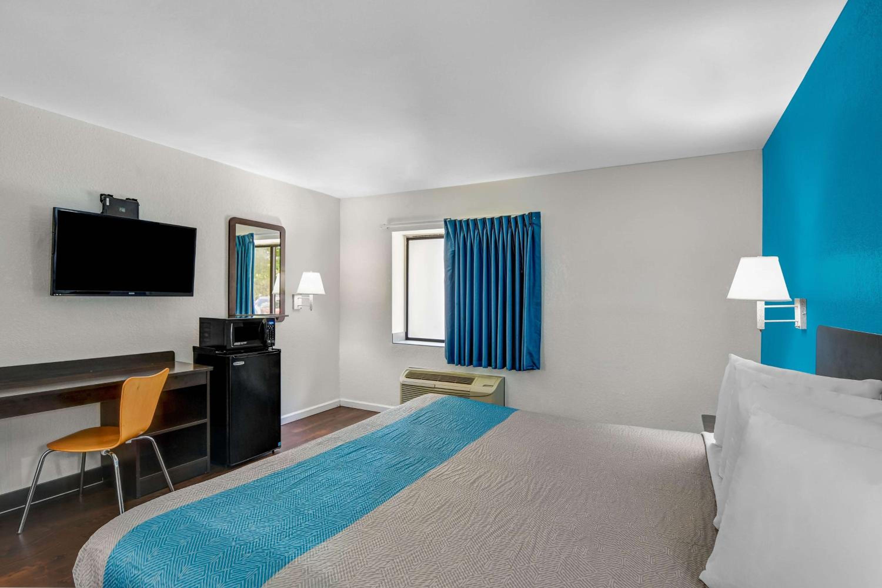 King Room - Disability Access - Non-Smoking - Photo 1