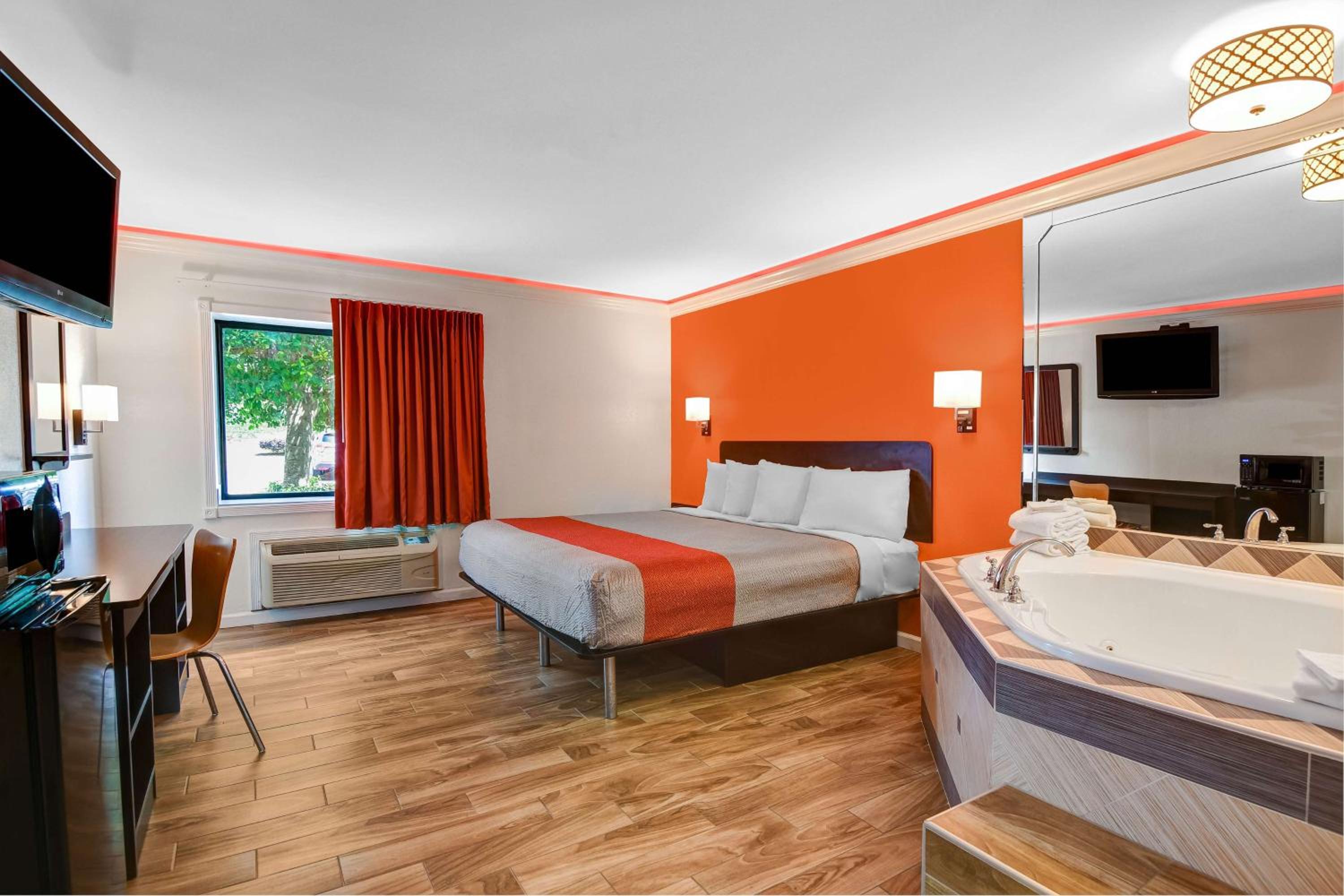 King Room with Spa Bath - Non-Smoking - Photo 1
