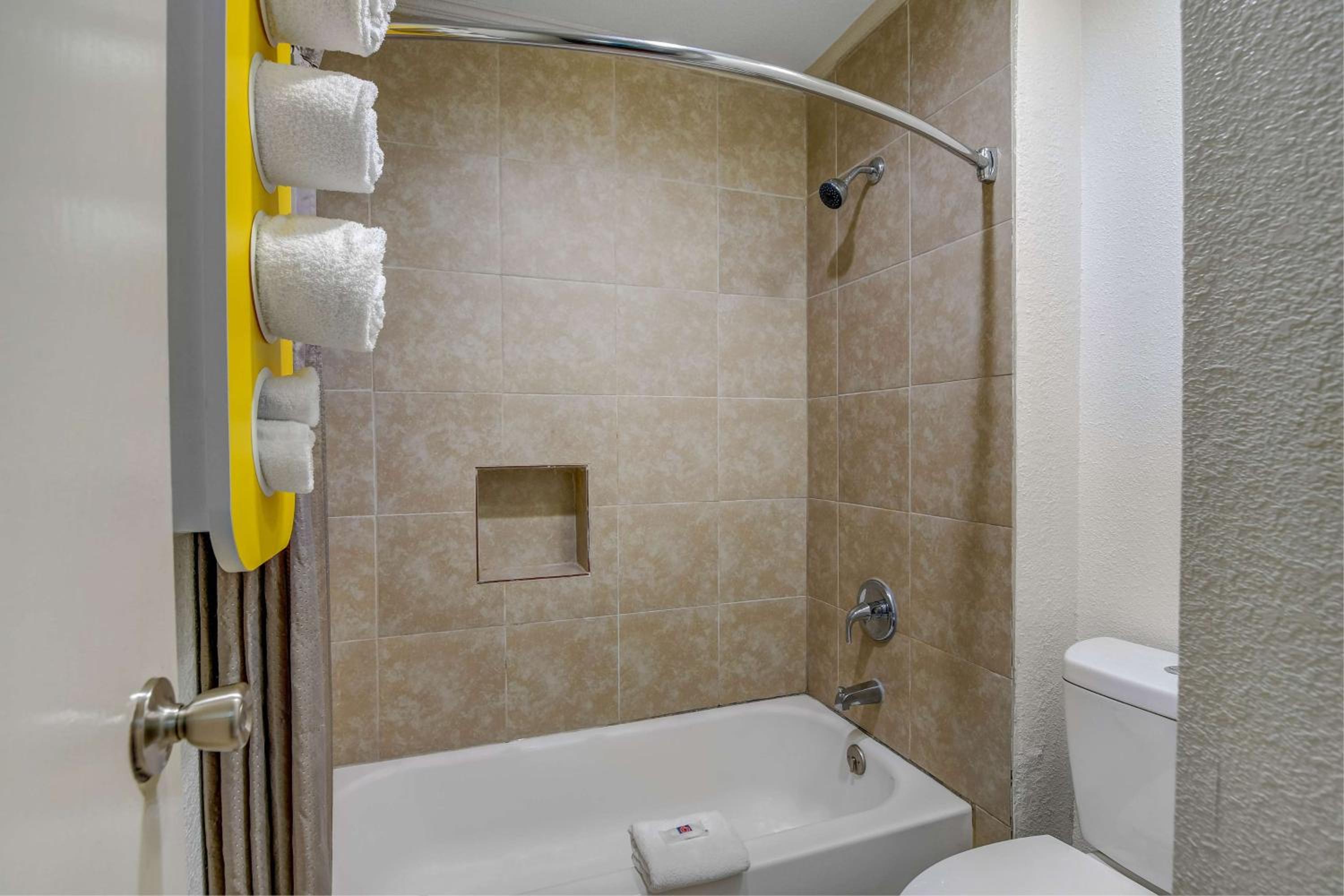 Quadruple Room - Non-Smoking - Photo 2