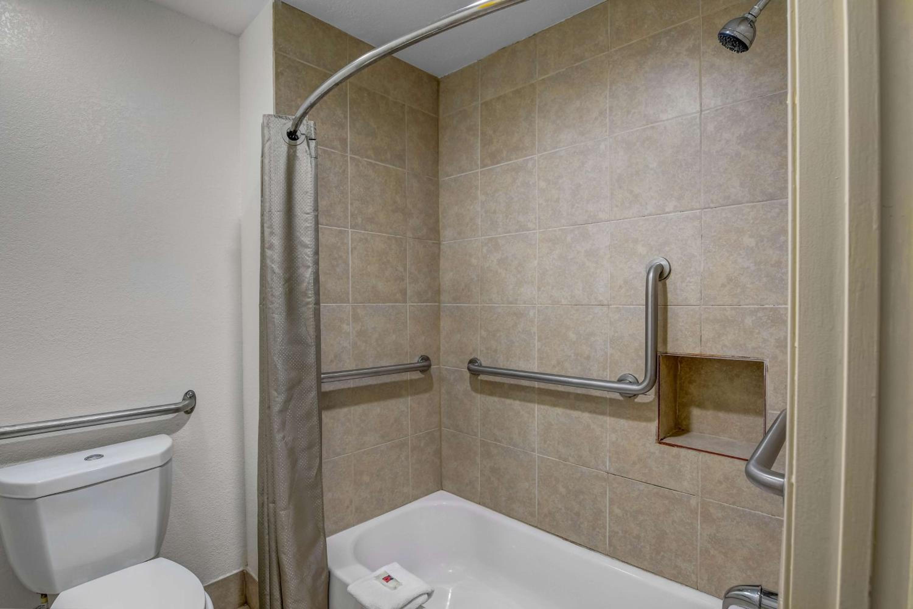 King Room - Disability Access - Non-Smoking - Photo 7