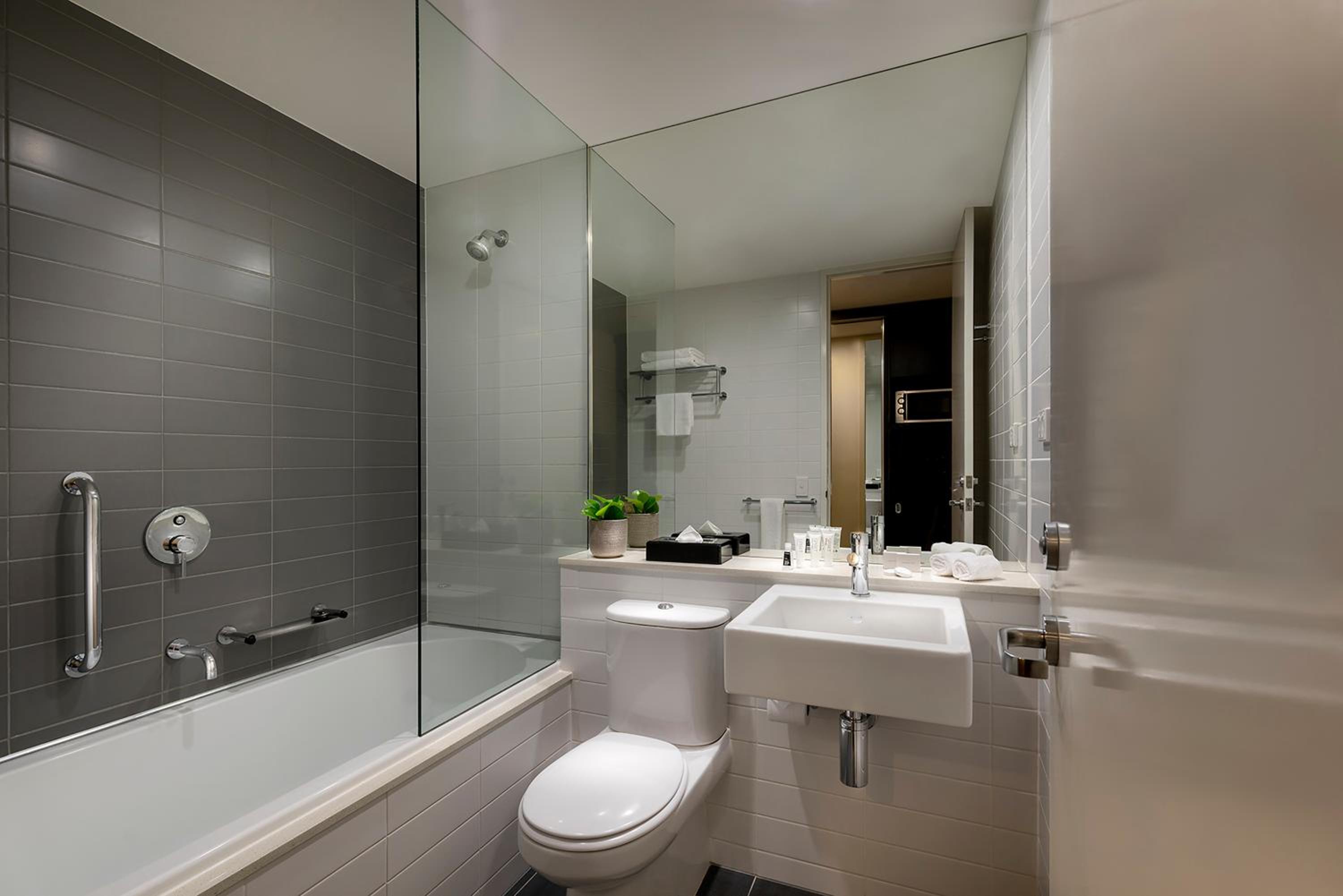 Deluxe King Room - Photo 3