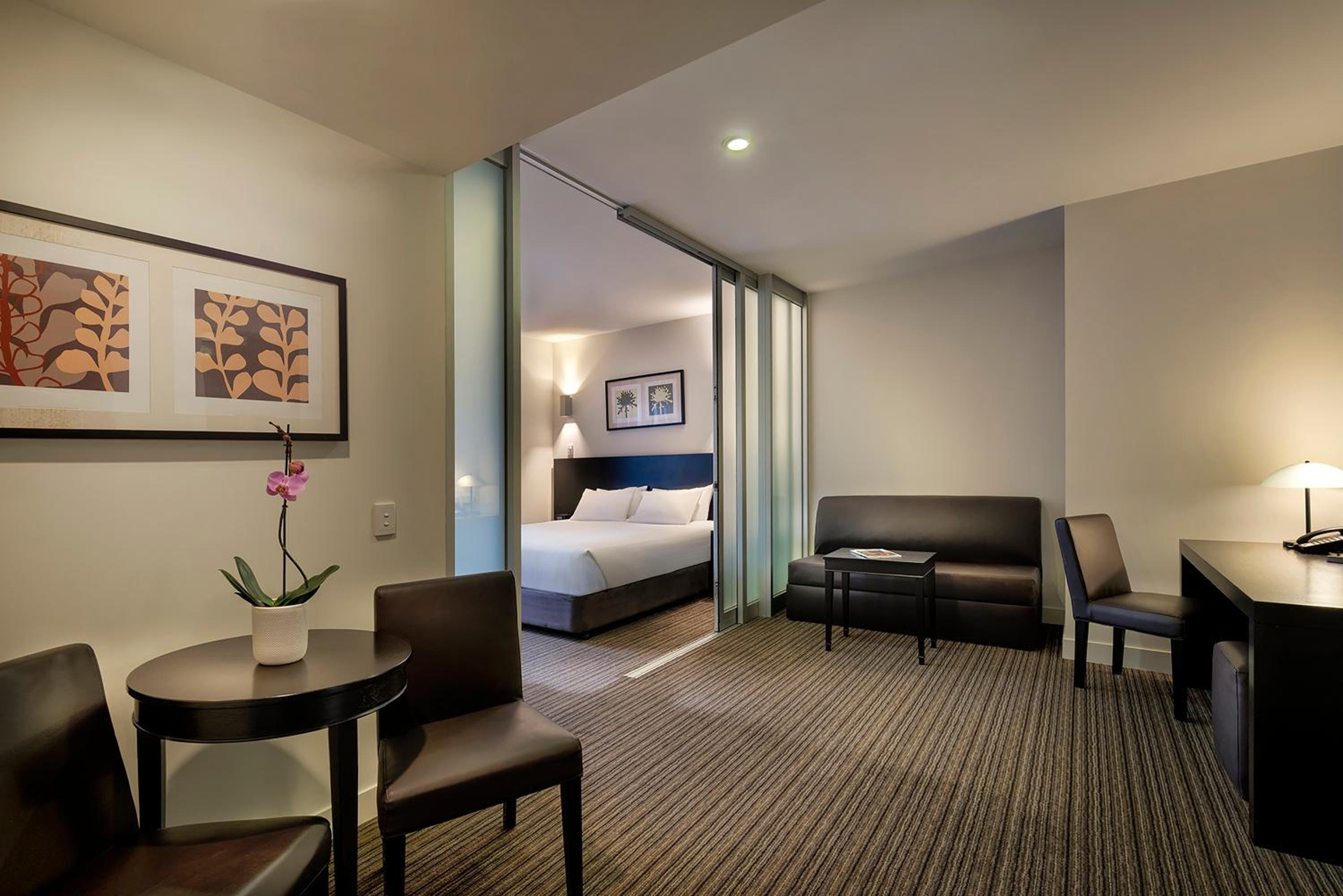 Deluxe King Suite with Spa Bath - Photo 4