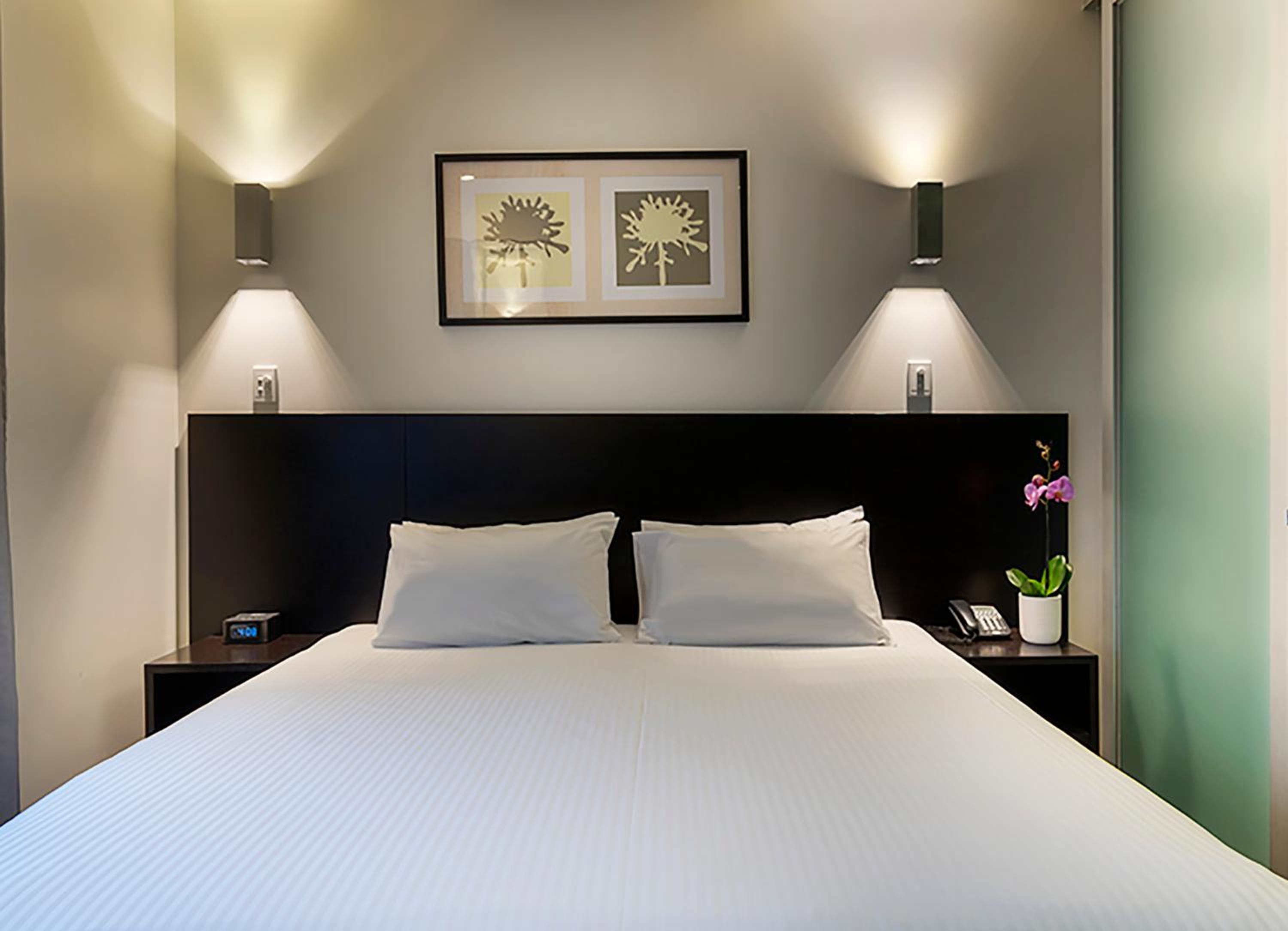 Deluxe King Suite with Spa Bath - Photo 3