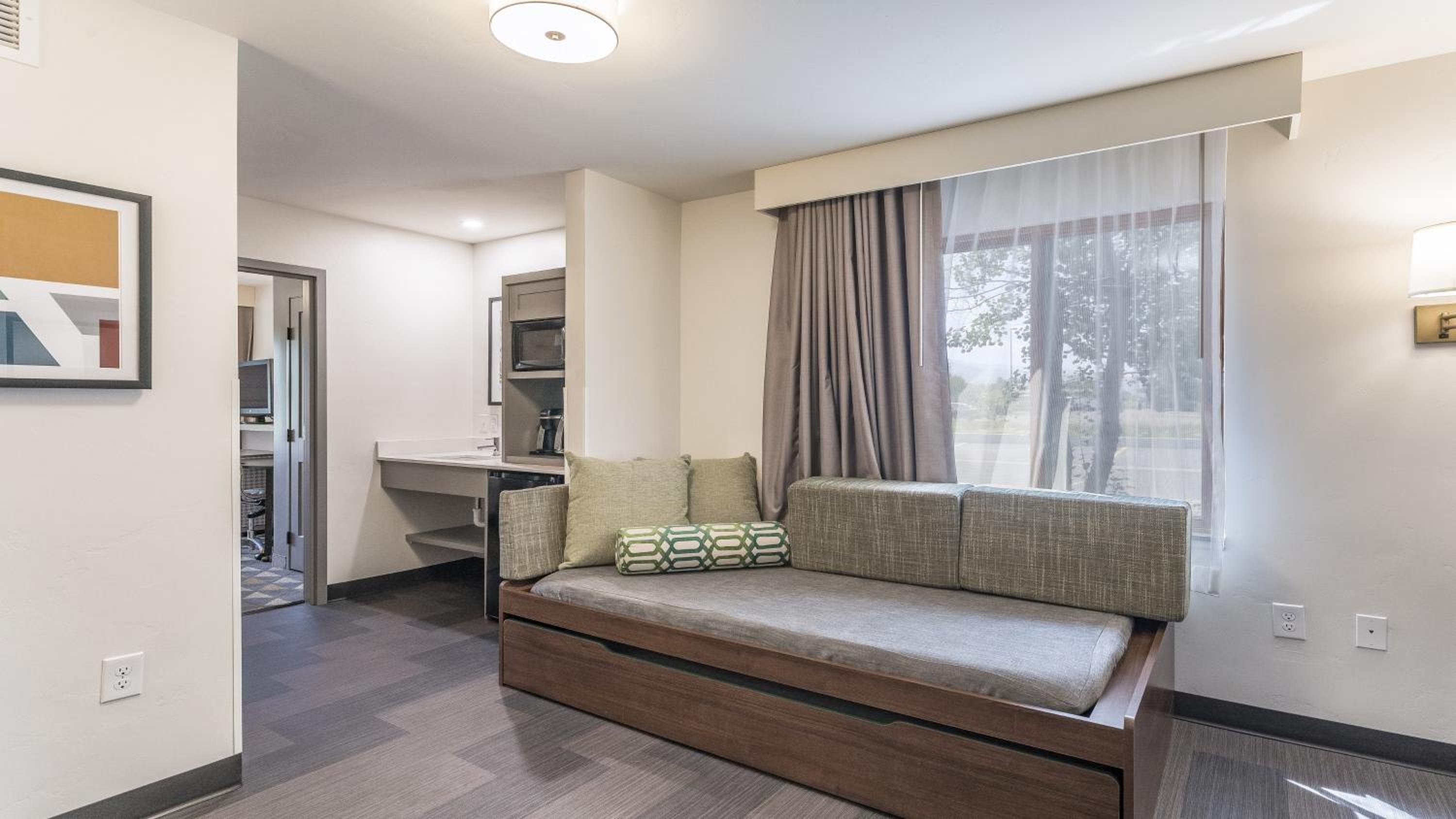 One-Bedroom King Suite - Photo 5