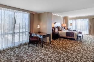 Premier Room 1 King Bed - Photo 4