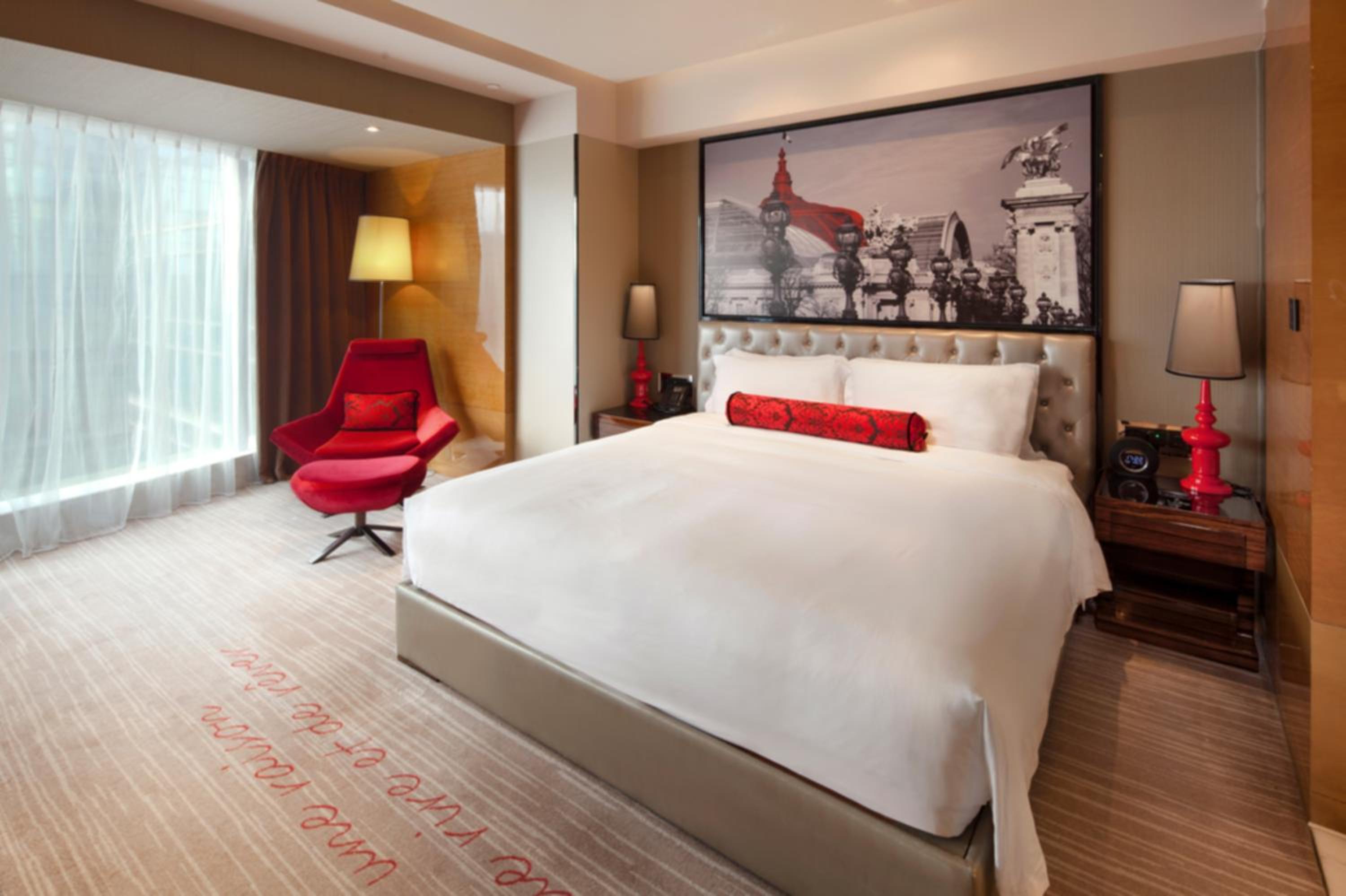 Premium Luxury King Room - Photo 5