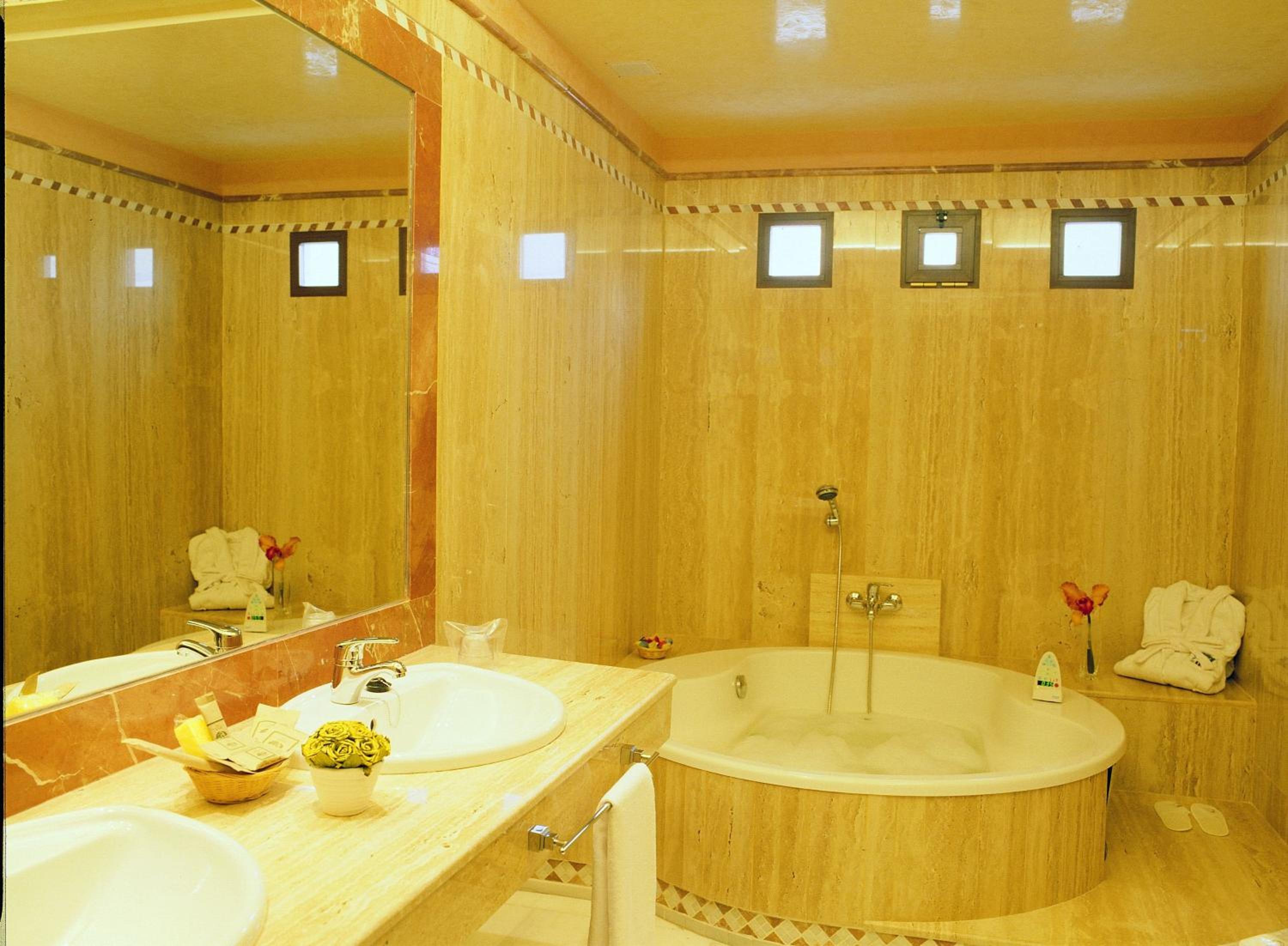 Deluxe Junior Suite photo 2