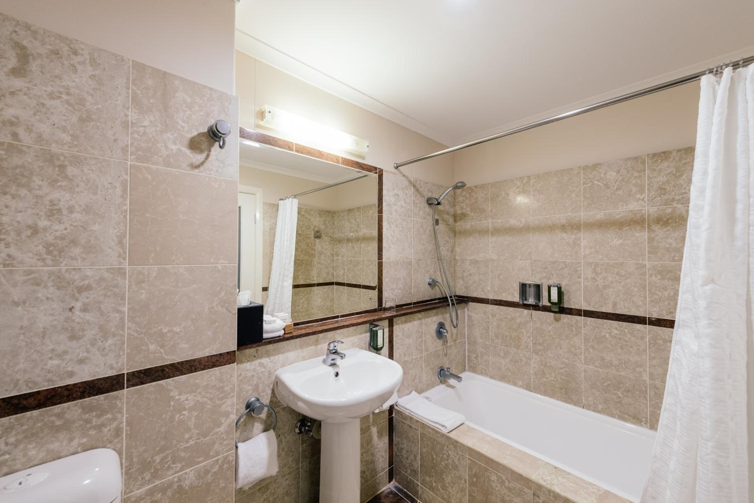 Lake View King Room - Photo 8