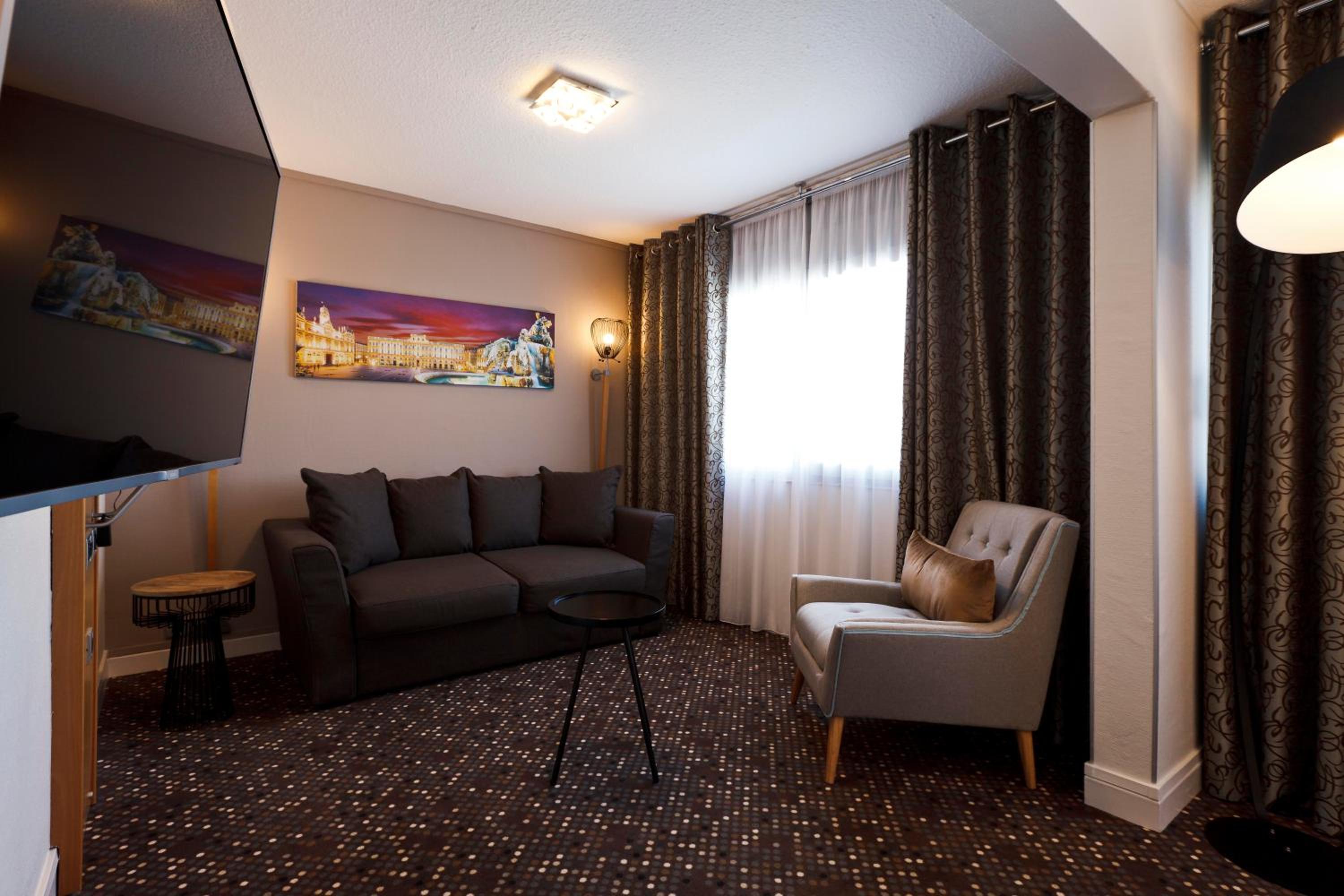 Privilege Double Room with Sofa Bed - Photo 5