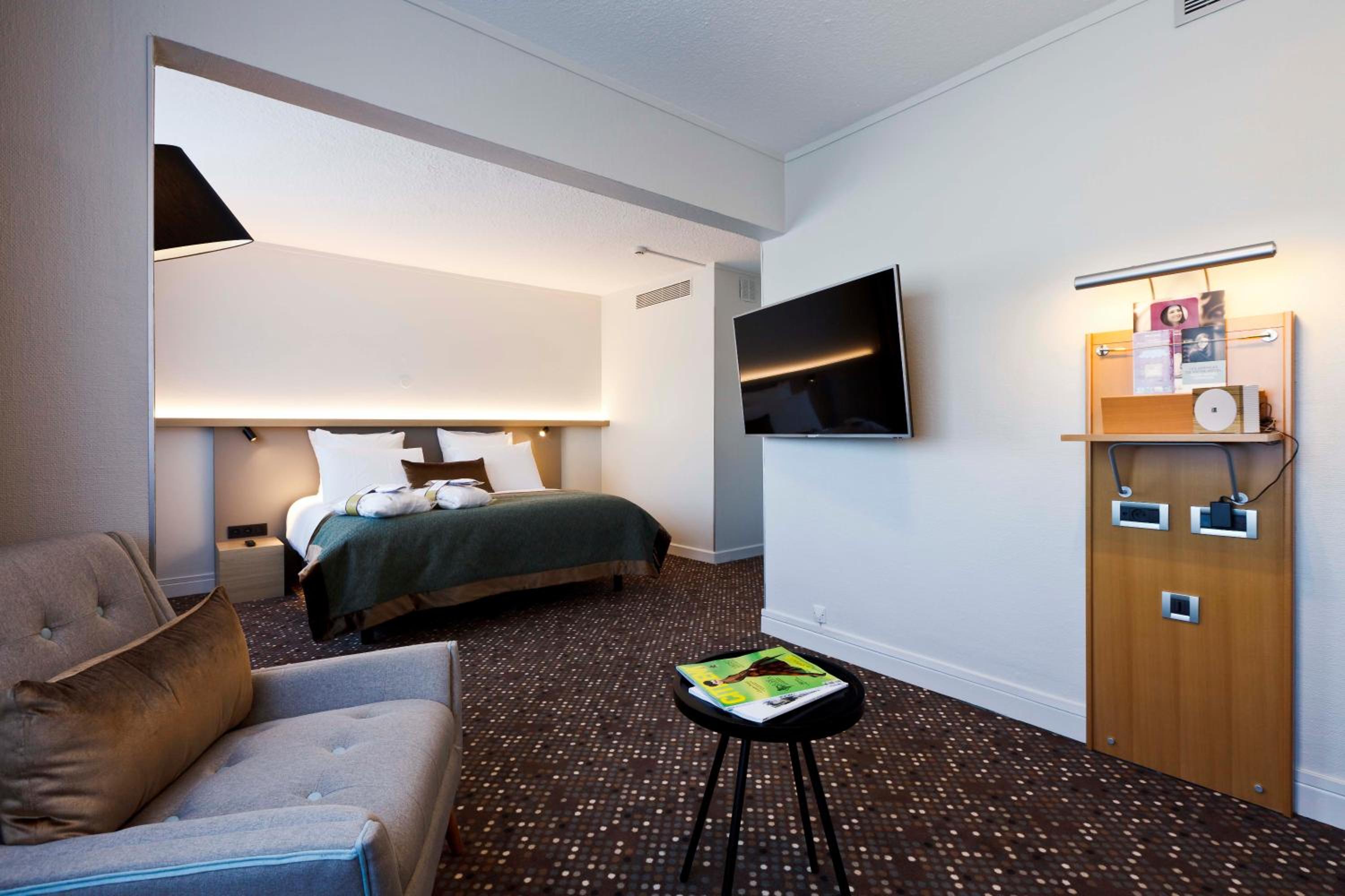Privilege Double Room with Sofa Bed - Photo 6