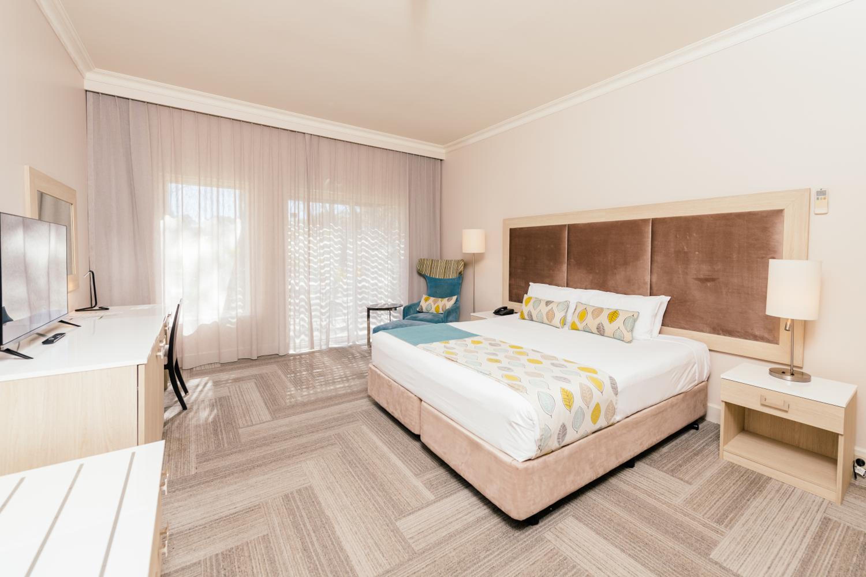 Lake View King Room - Photo 6