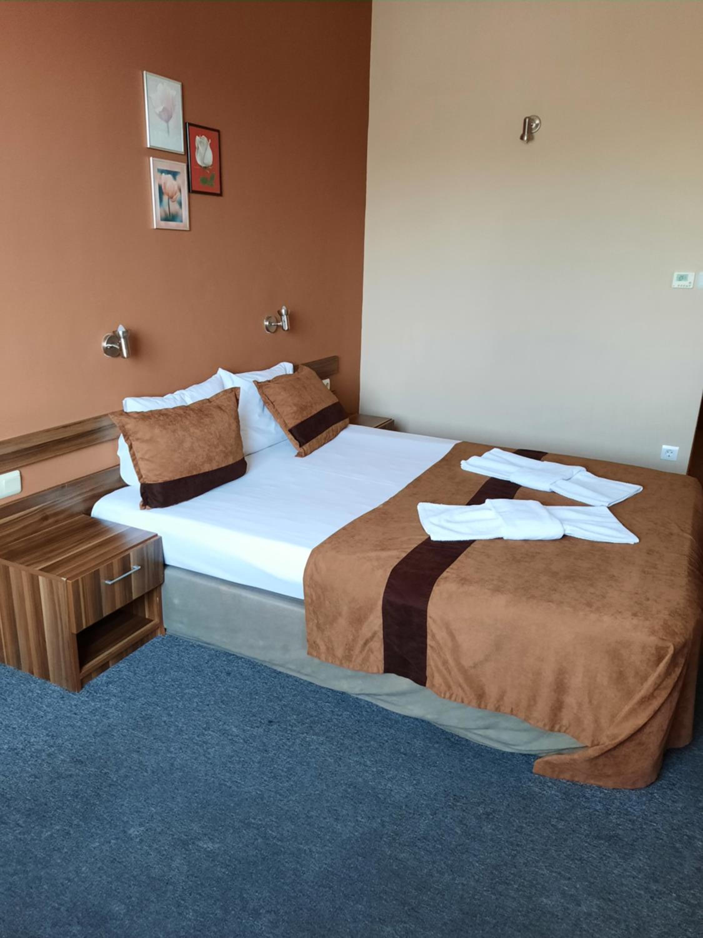 Double Room - Photo 17