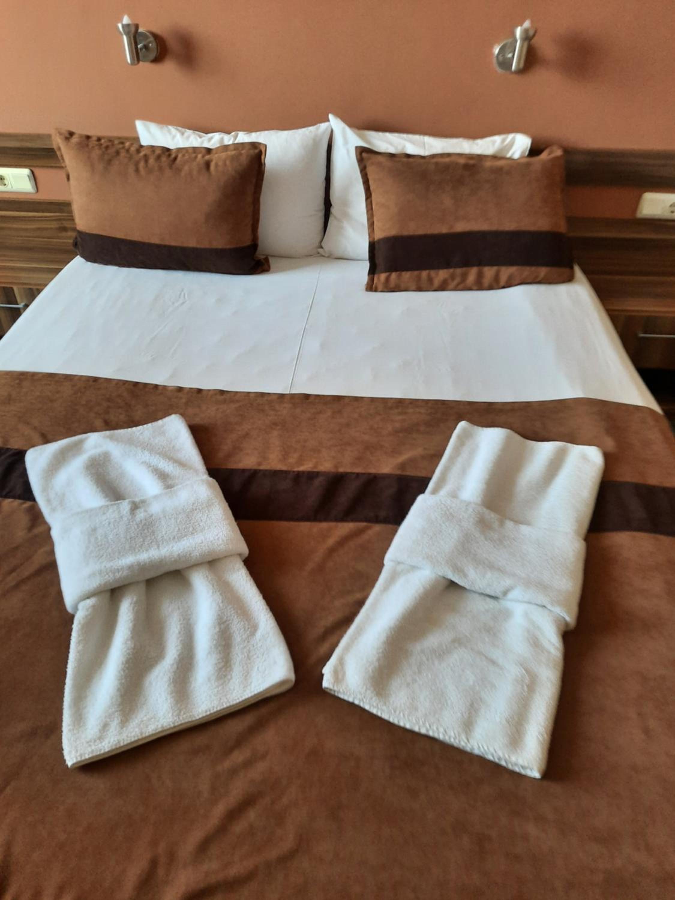 Double Room - Photo 11