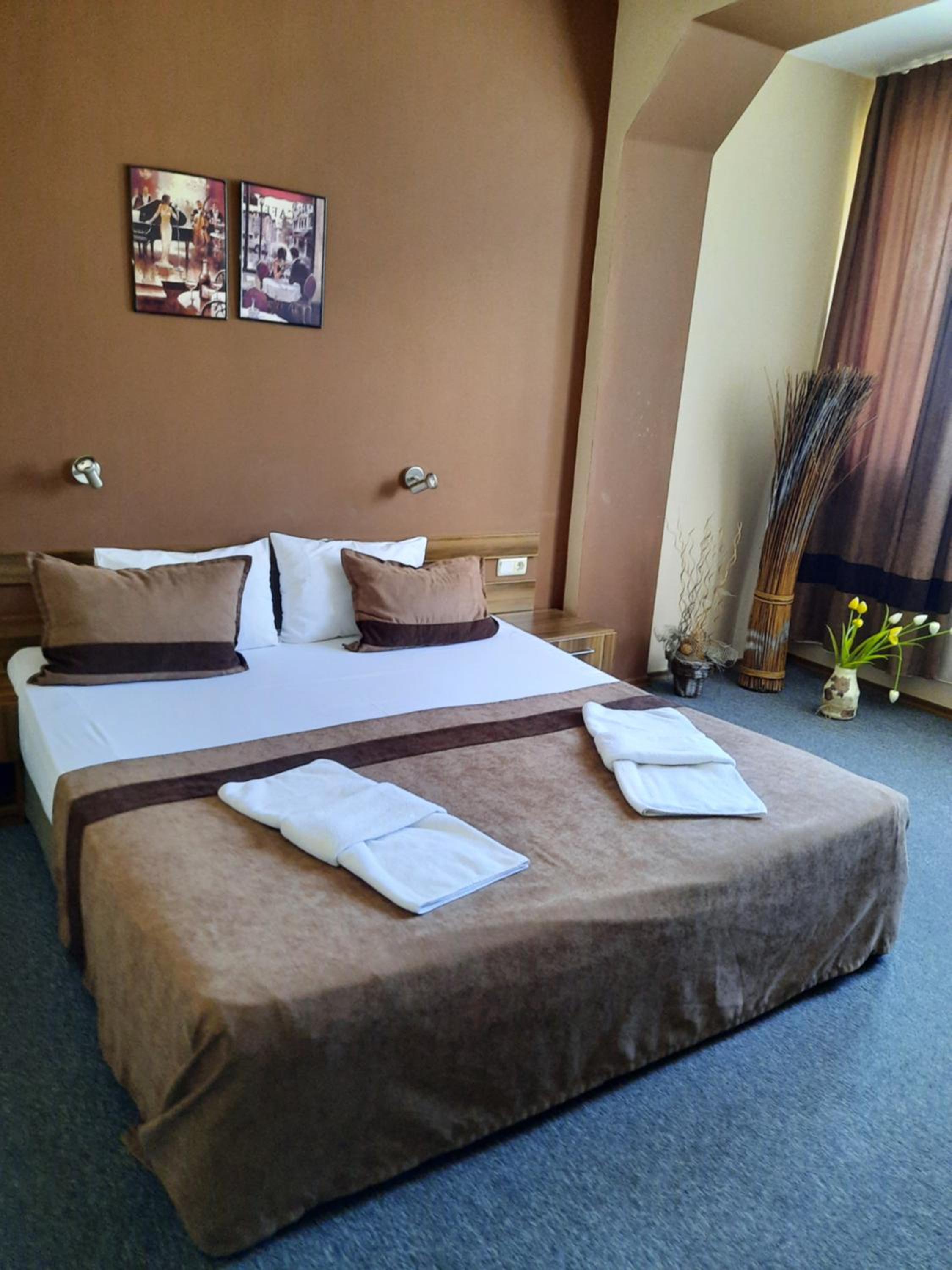 Double Room - Photo 16