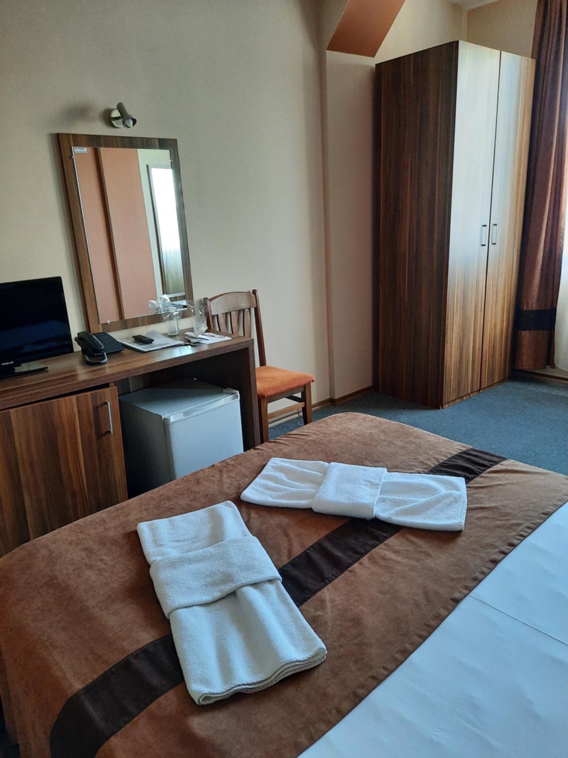 Double Room - Photo 6