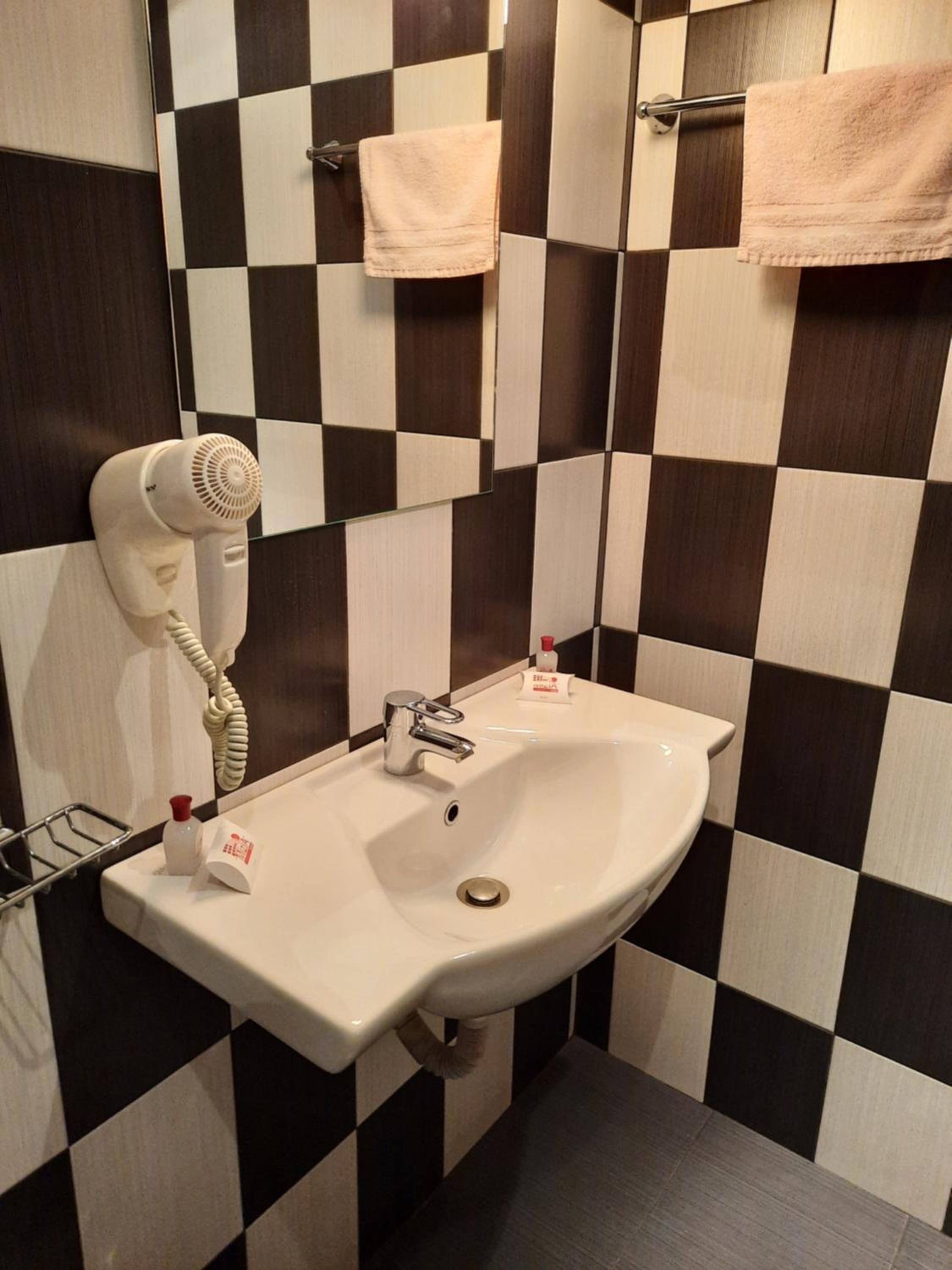 Double Room - Photo 4