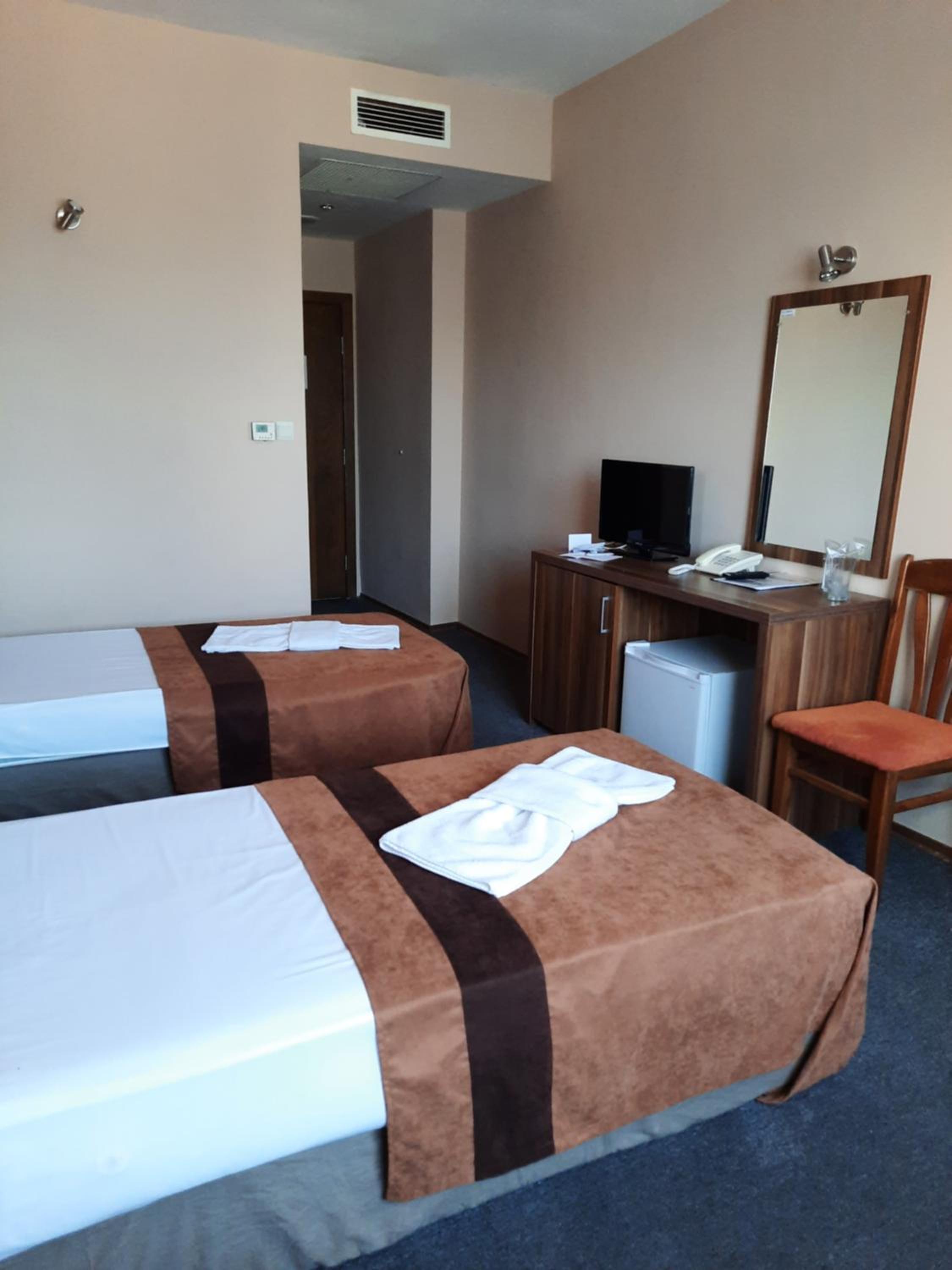 Double Room - Photo 5