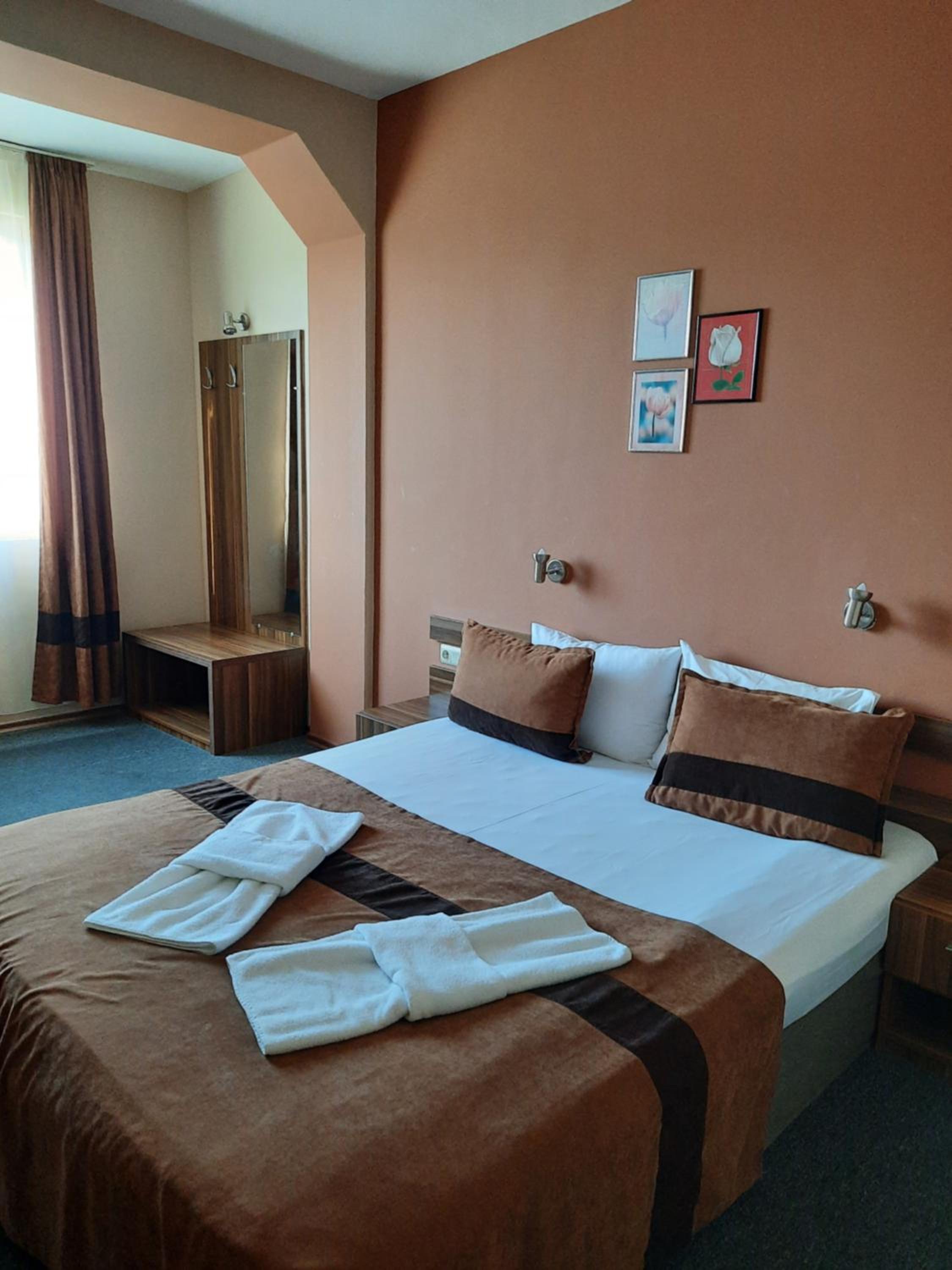 Double Room - Photo 18