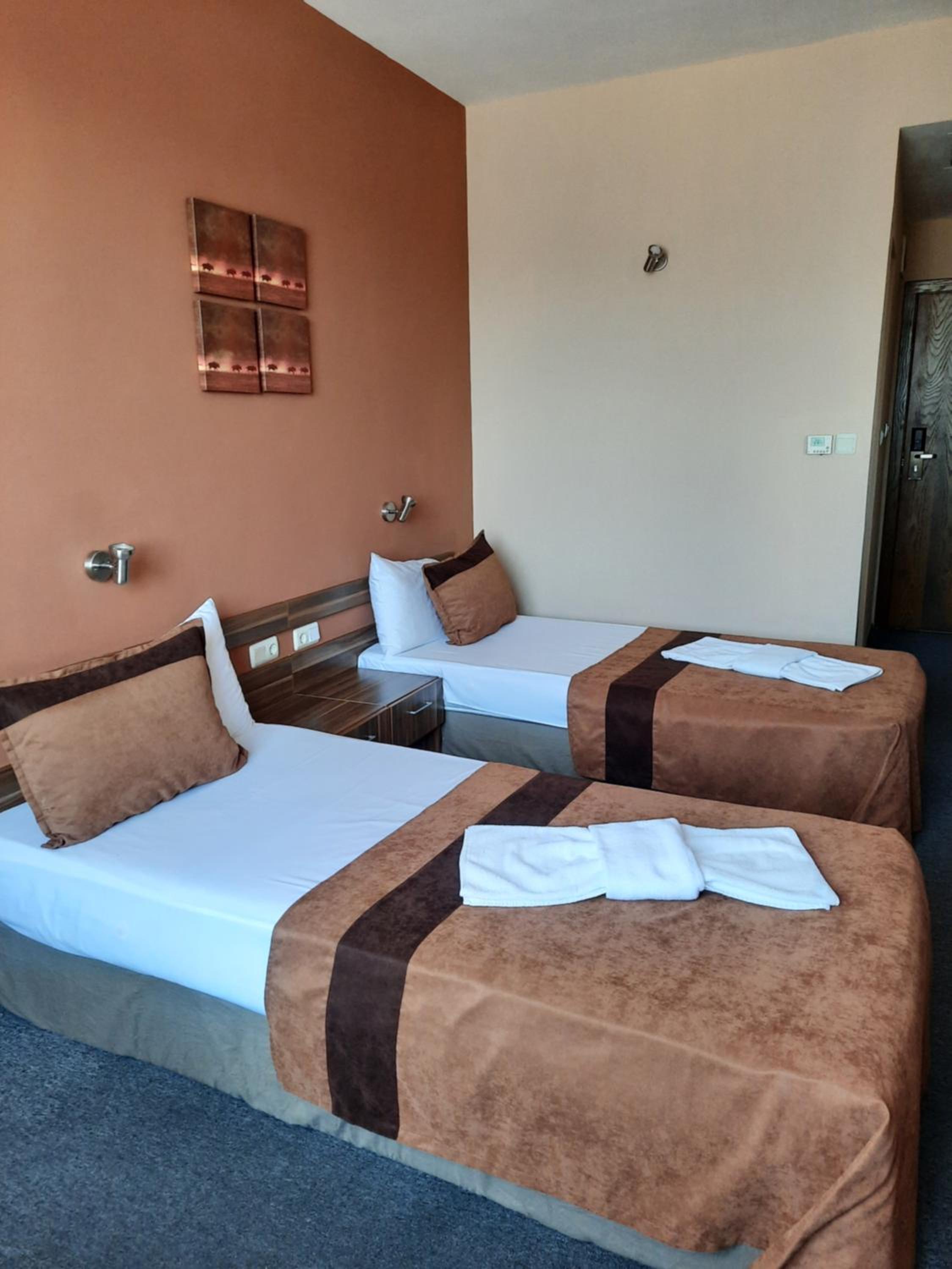 Double Room - Photo 14