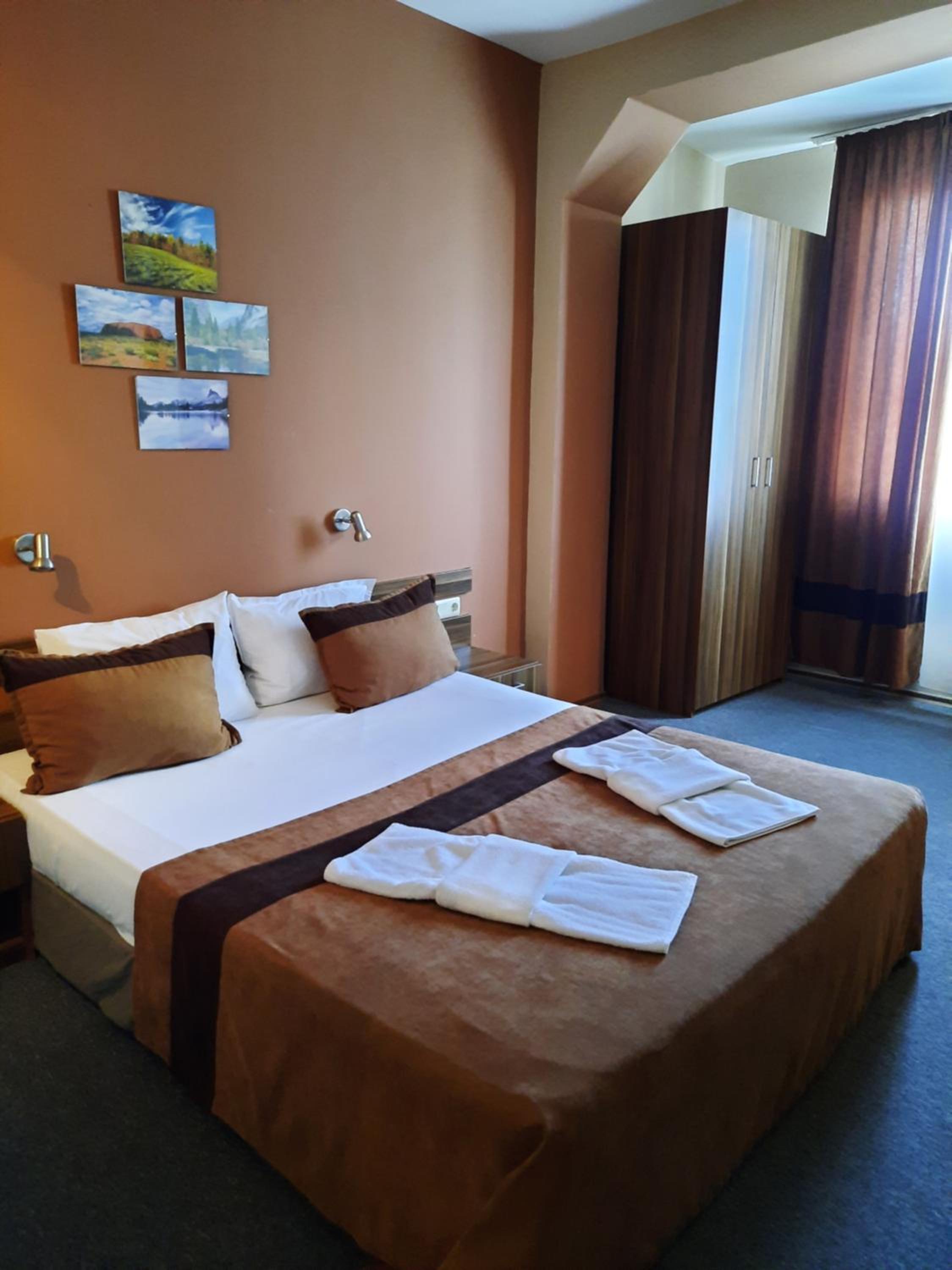 Double Room - Photo 12