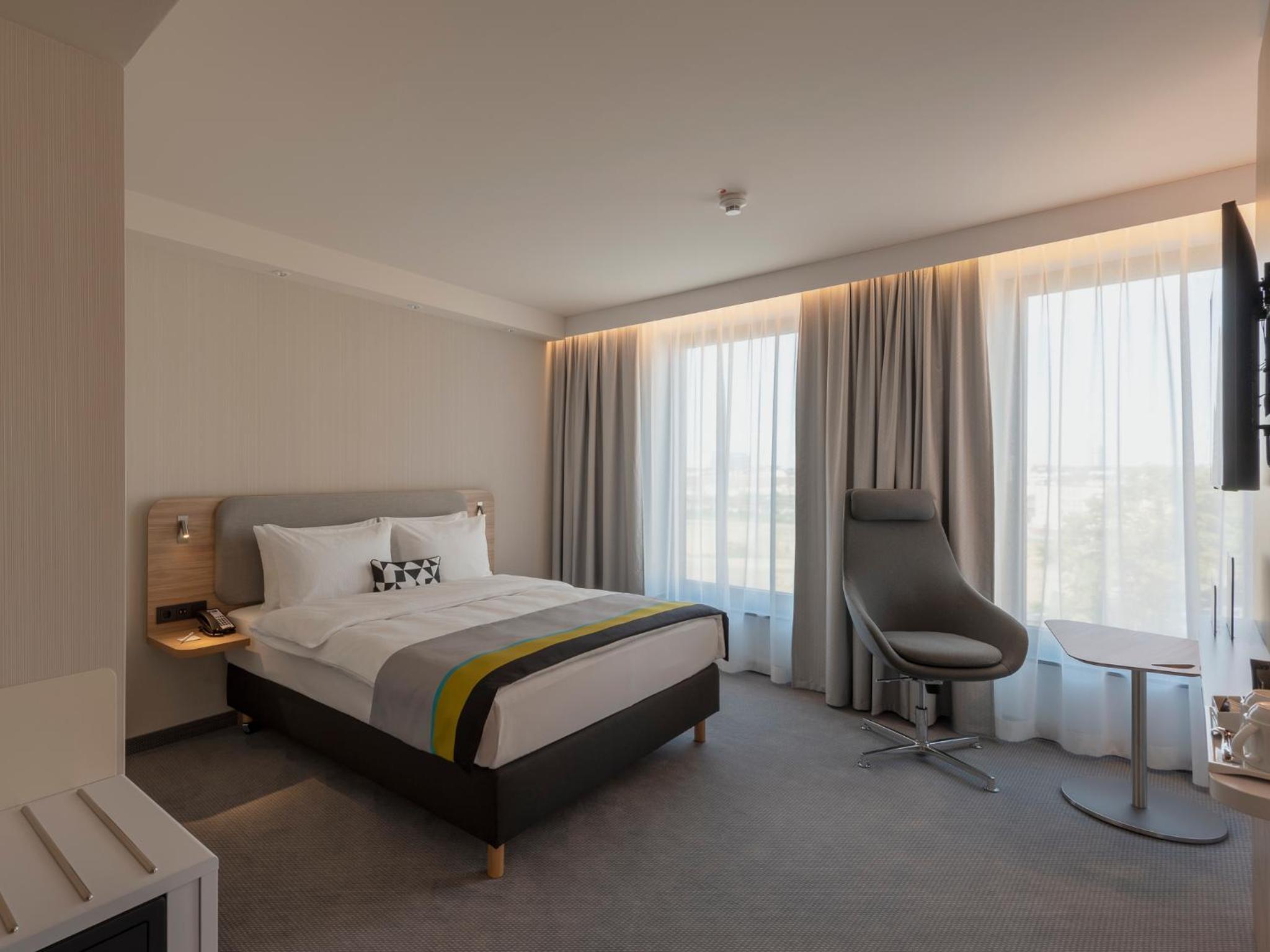 Standard Queen Room - Photo 9