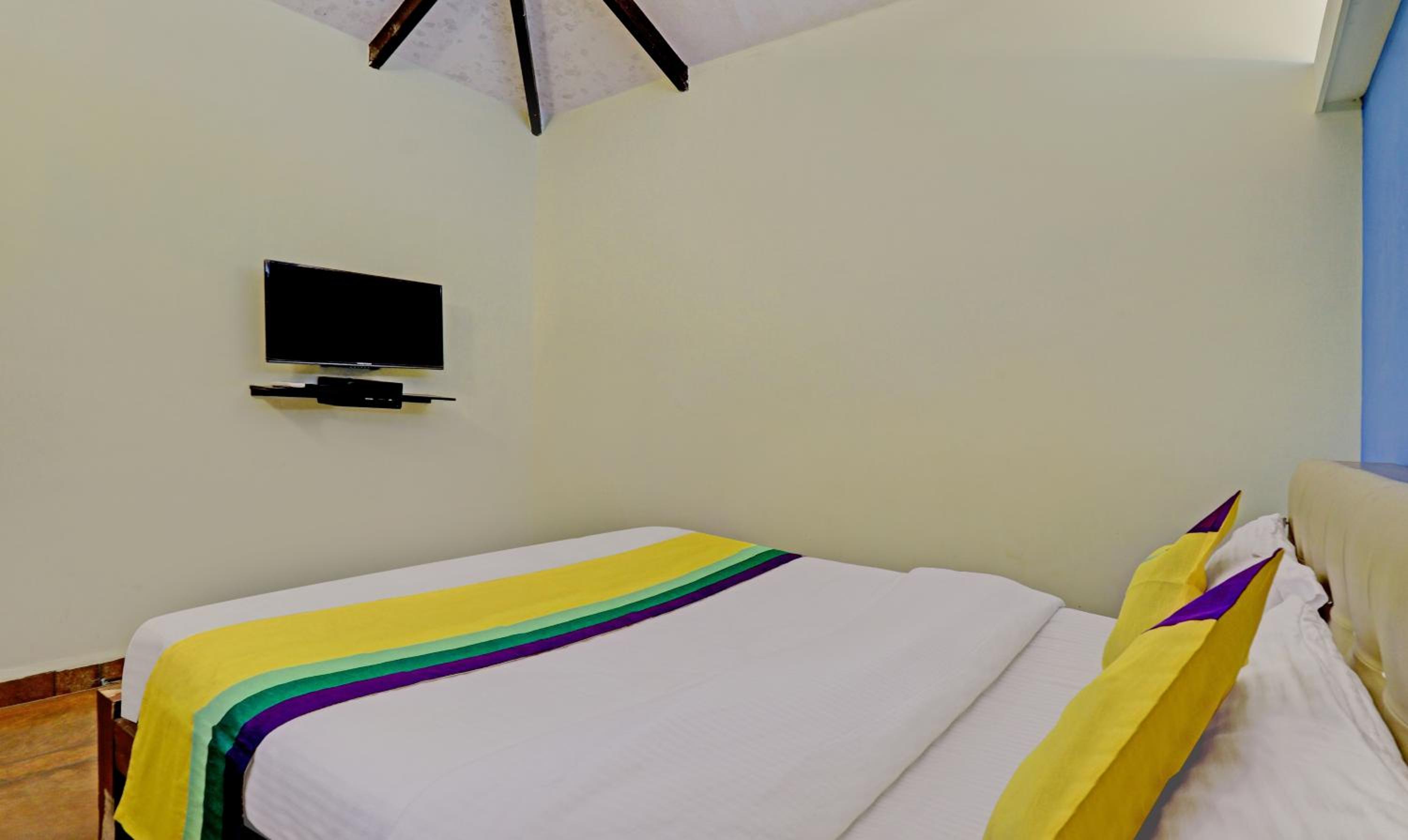 Economy Room - Photo 9