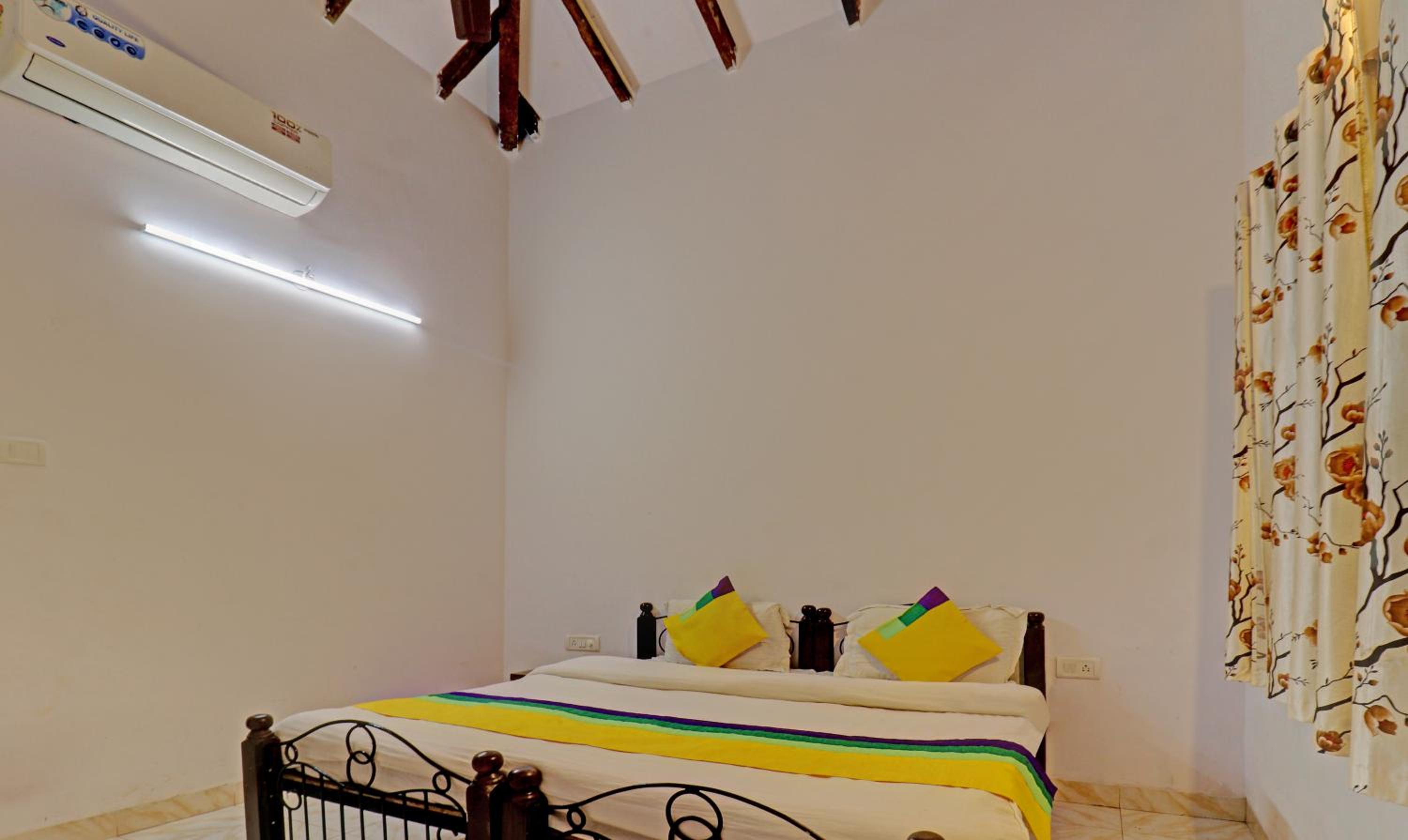 Economy Room - Photo 12