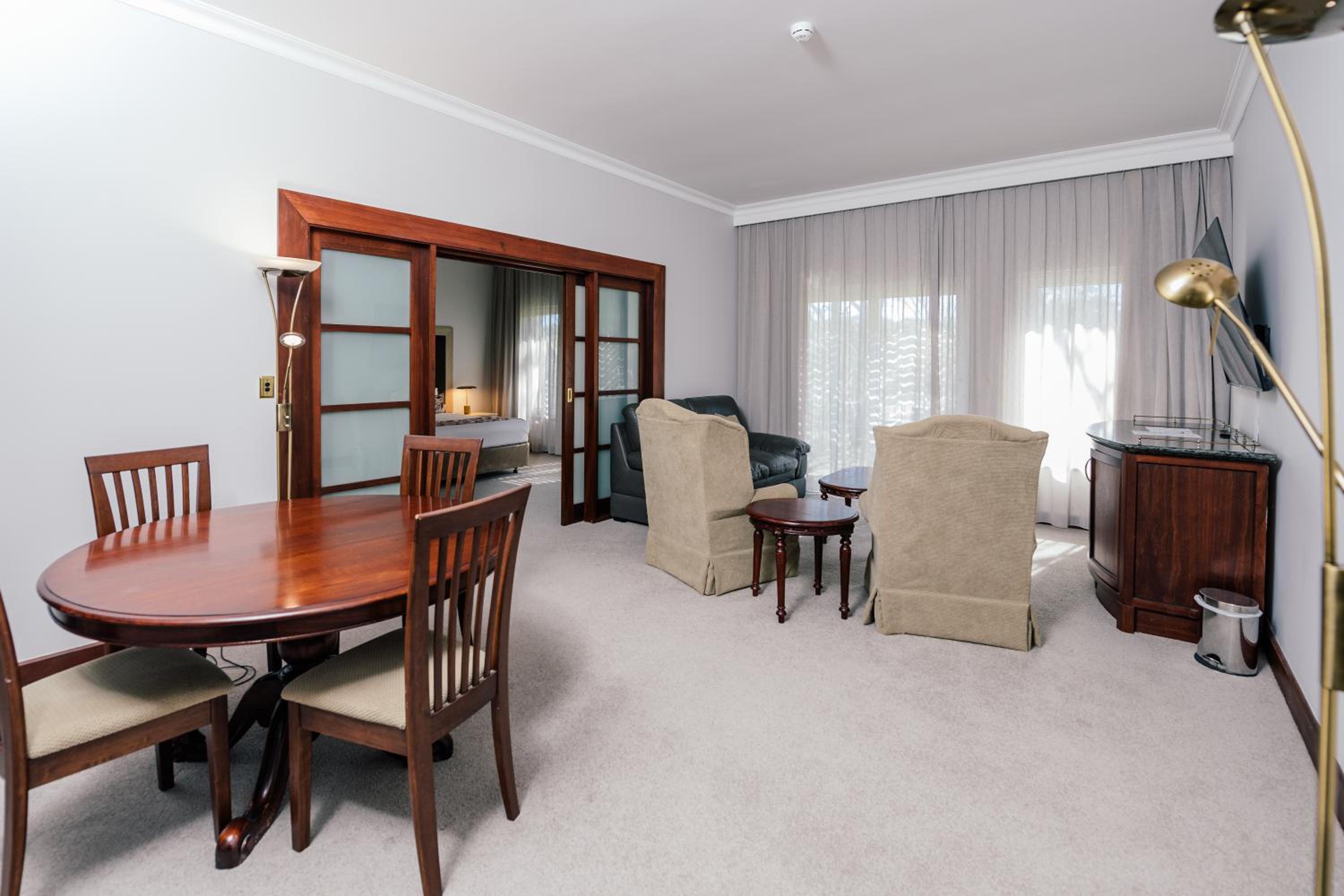 King Suite - Photo 3