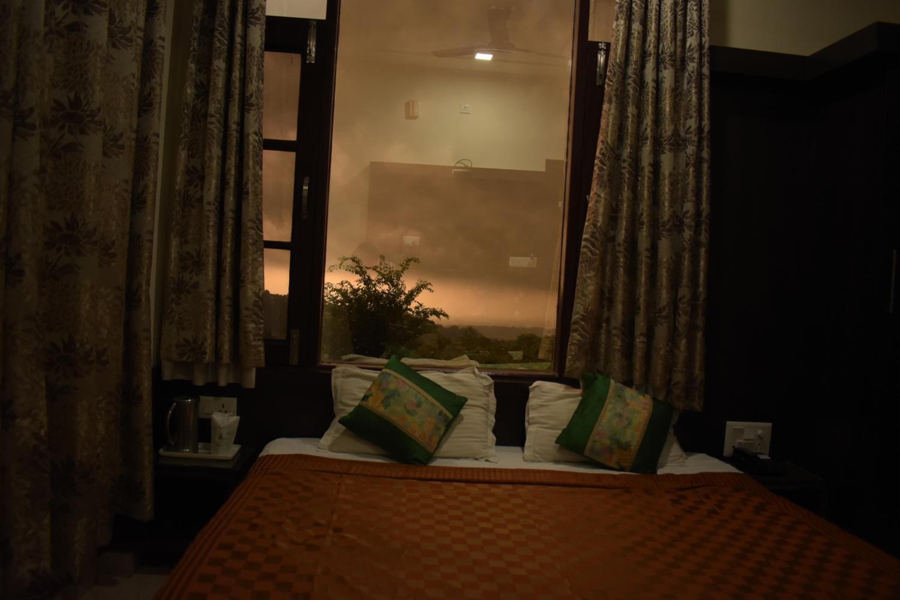 Deluxe Room - Photo 3