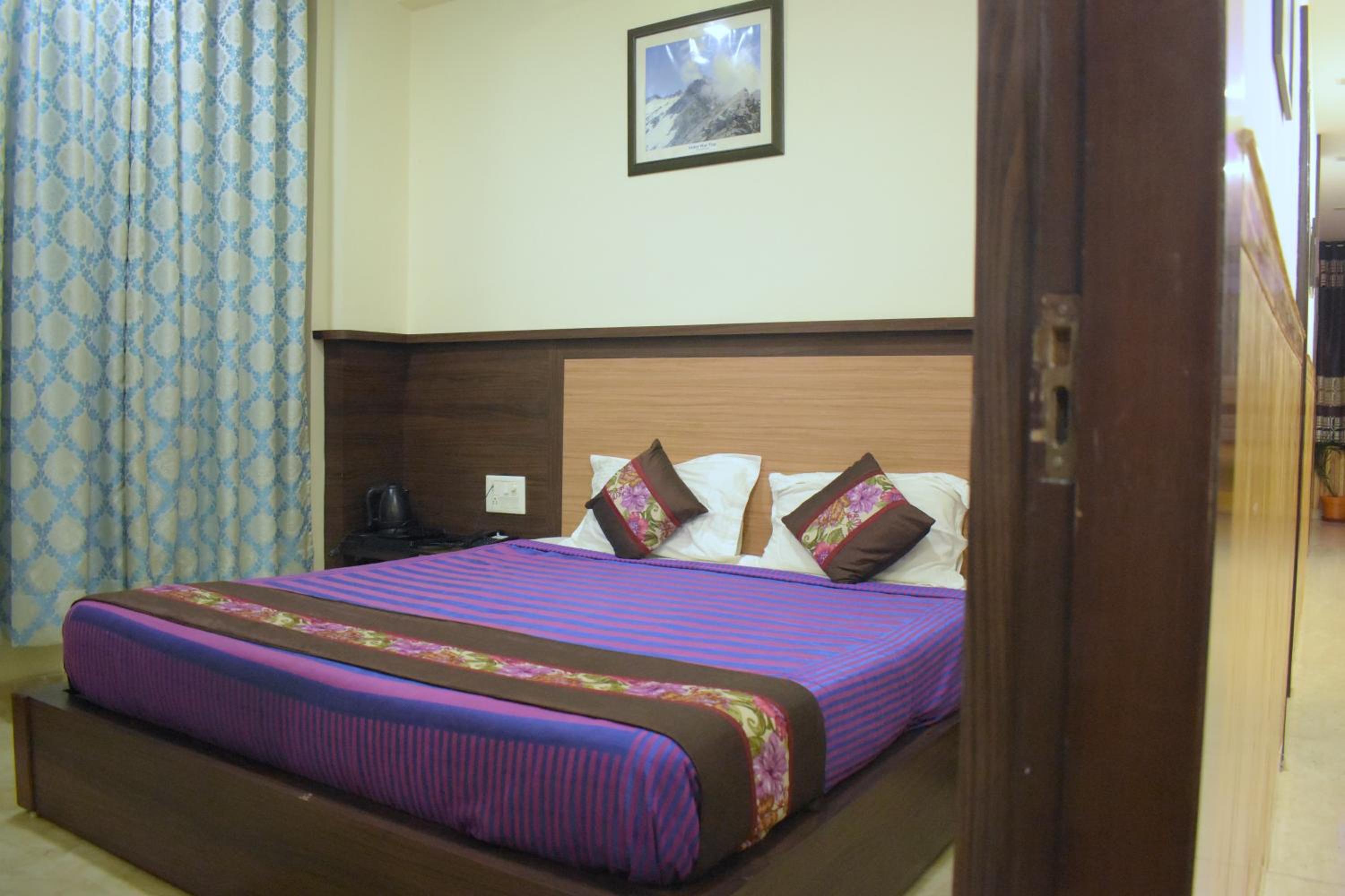 Deluxe Room - Photo 13