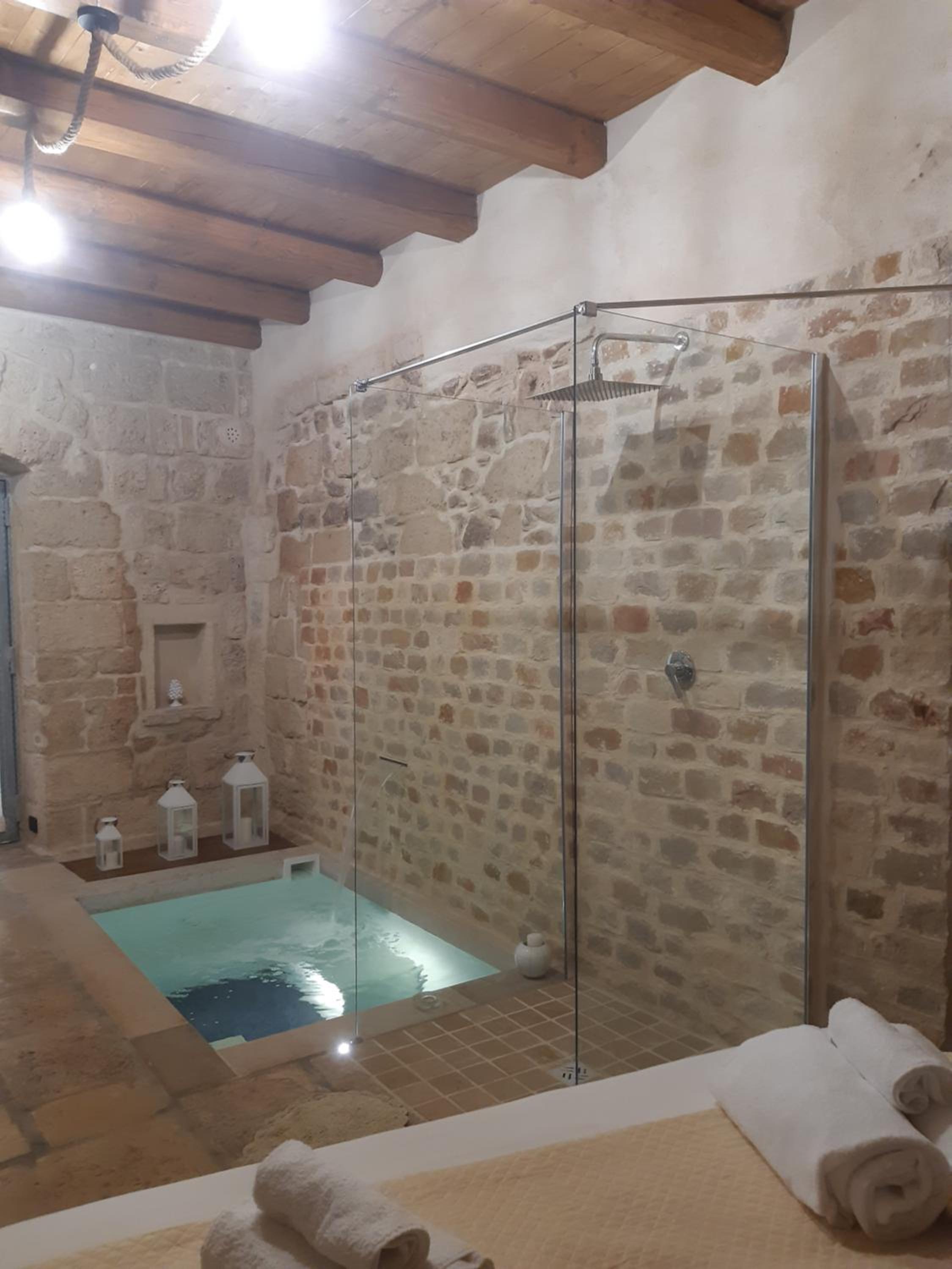 Suite with Private Pool - Photo 9