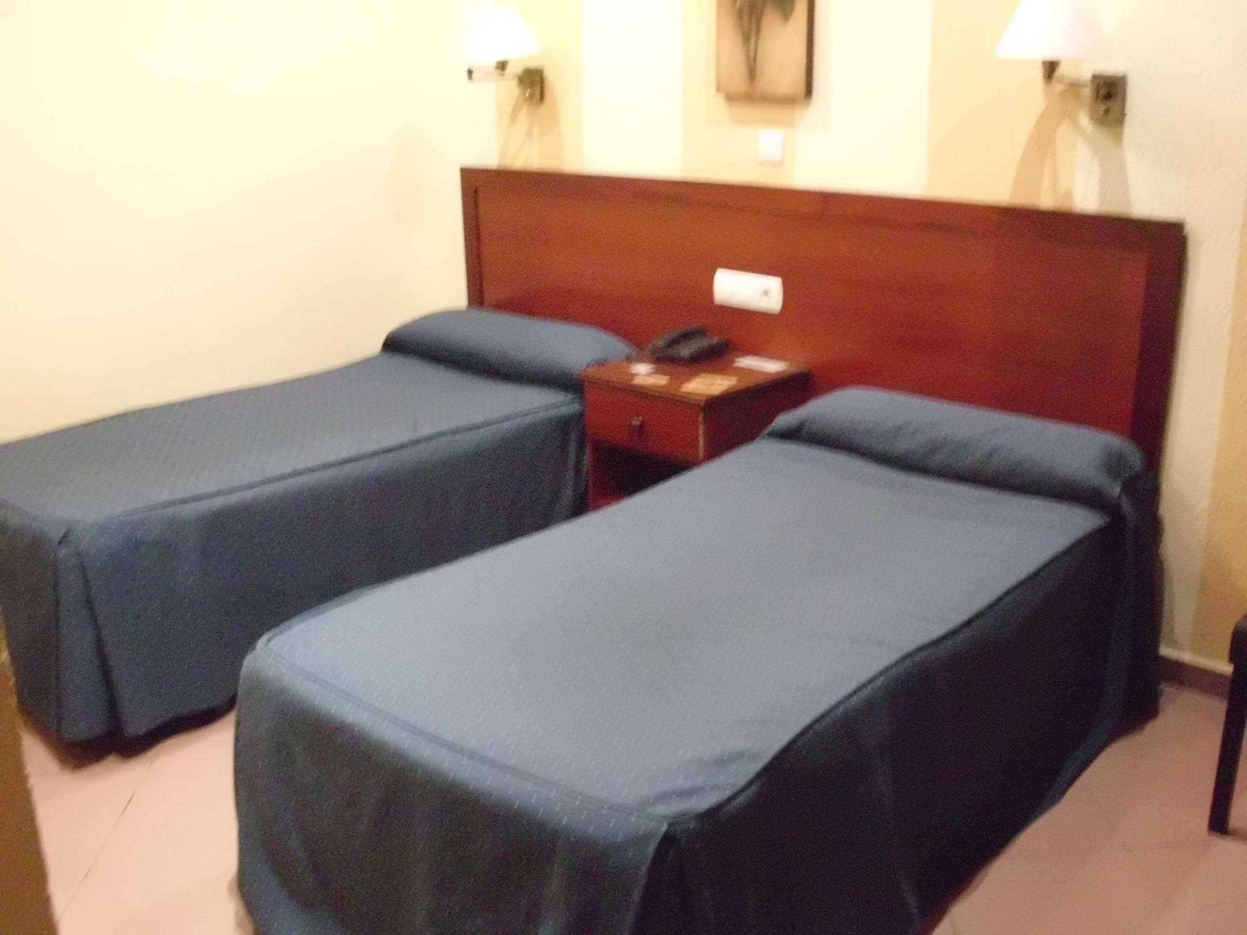 Double or Twin Room - Photo 3