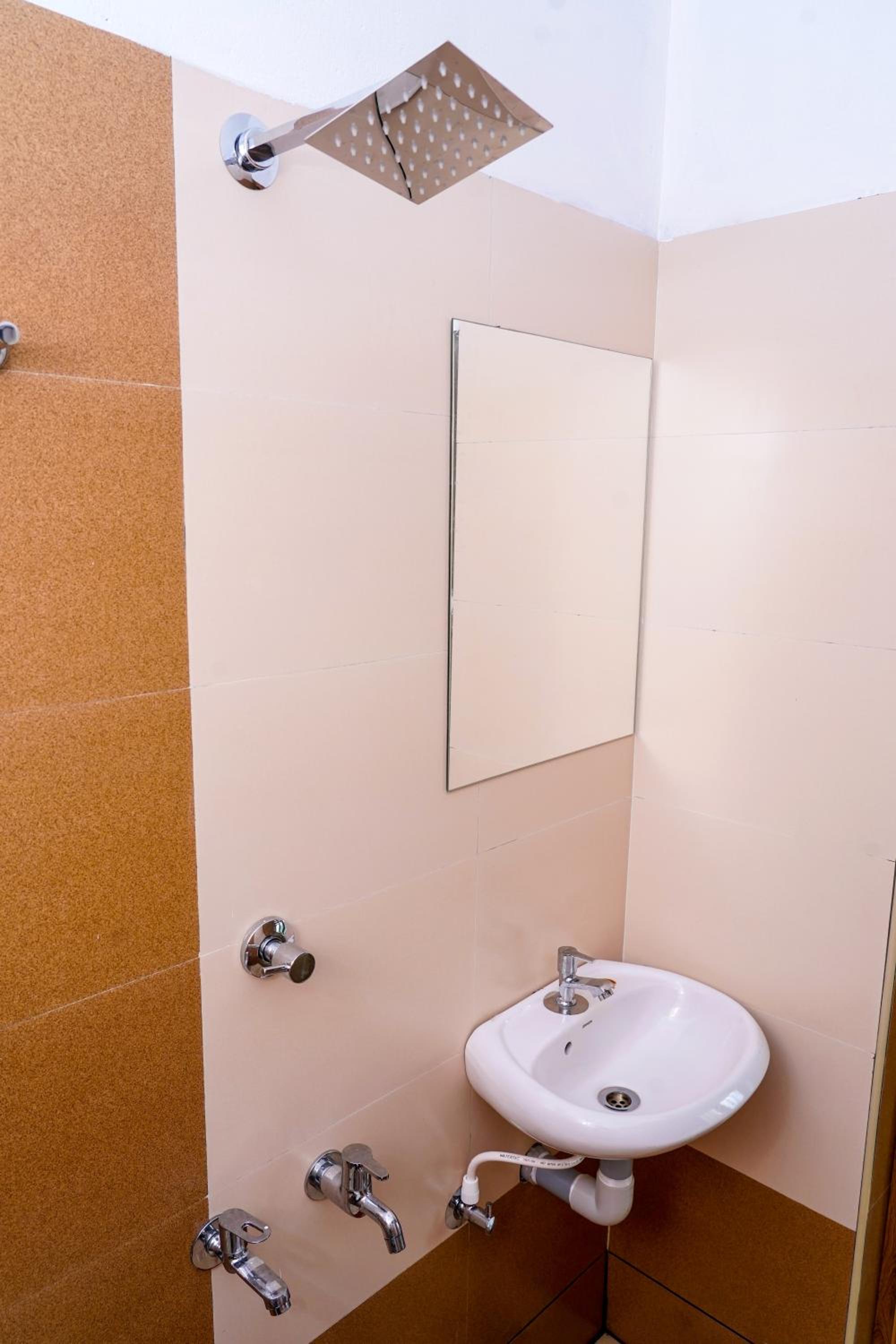 Male Dormitory Room photo 3