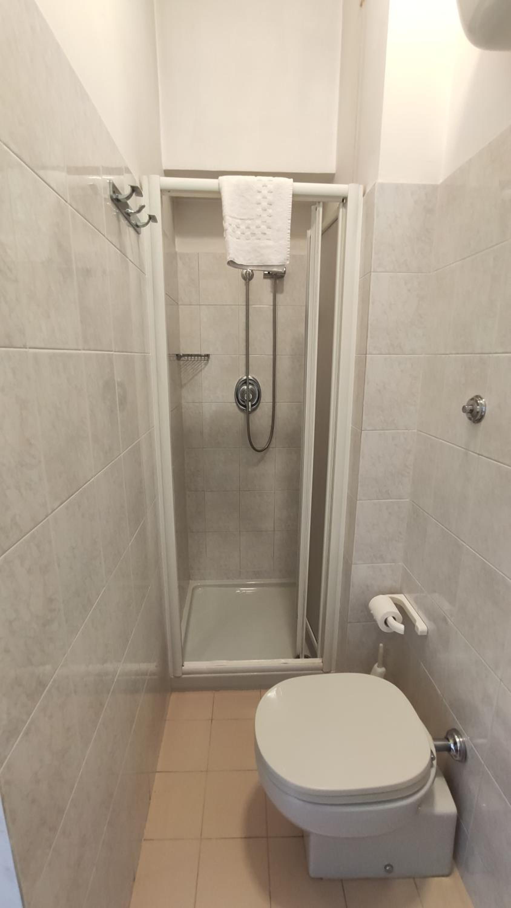 Single Room with Private Bathroom photo 2