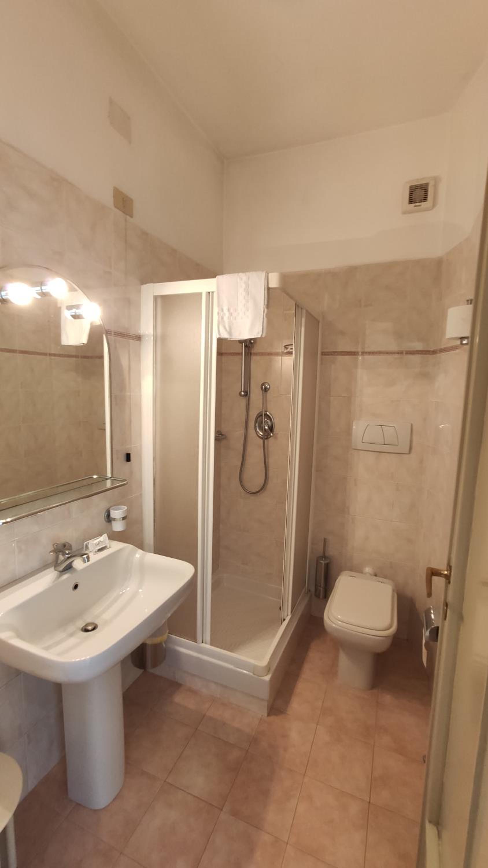 Triple Room with Private Bathroom photo 2