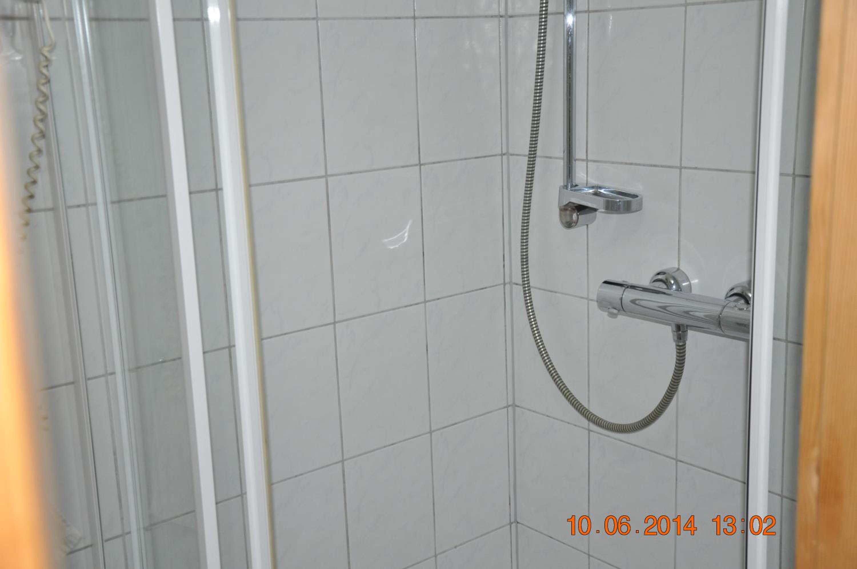 Budget Double Room - Photo 6