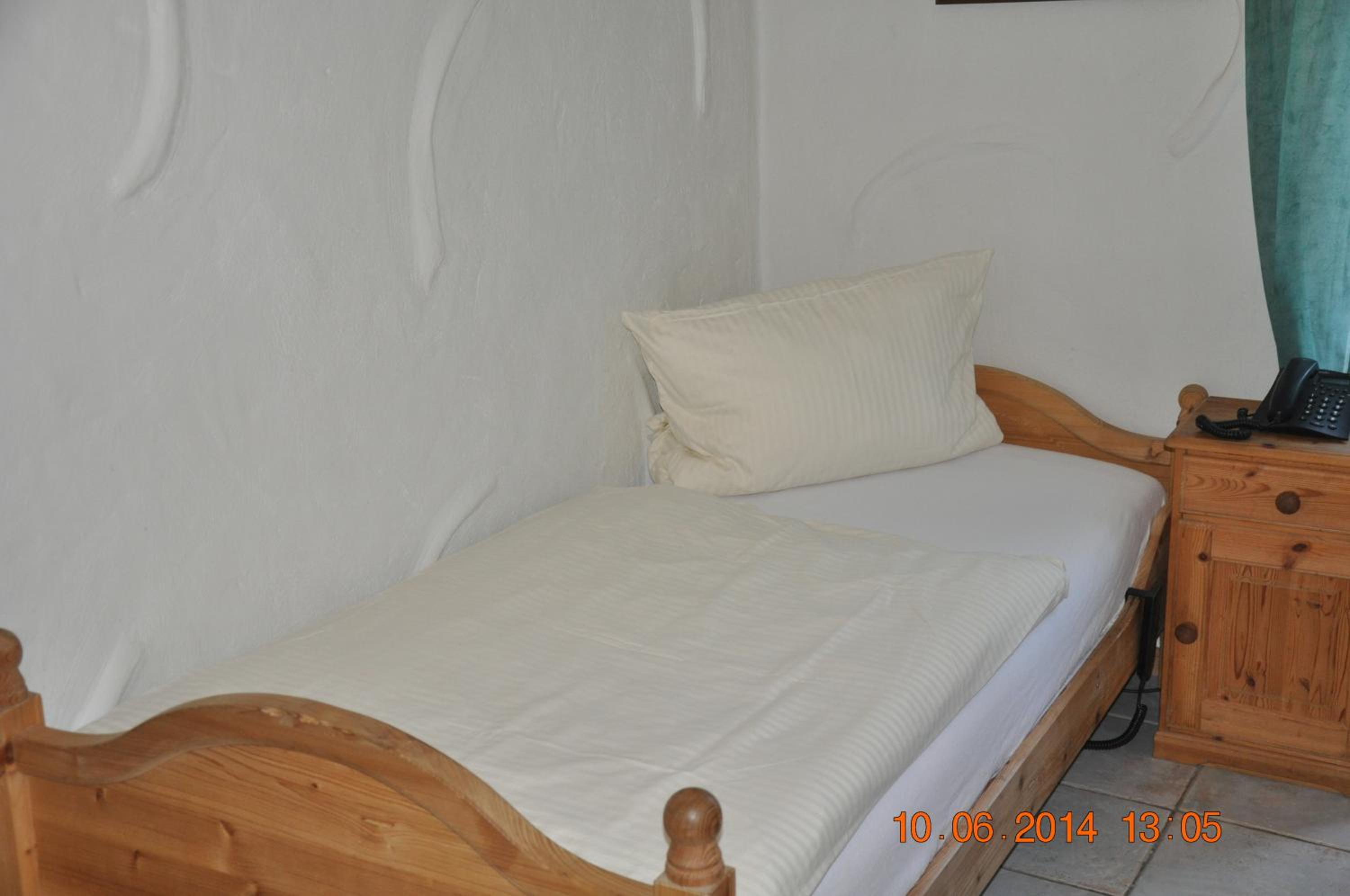 Budget Double Room - Photo 7