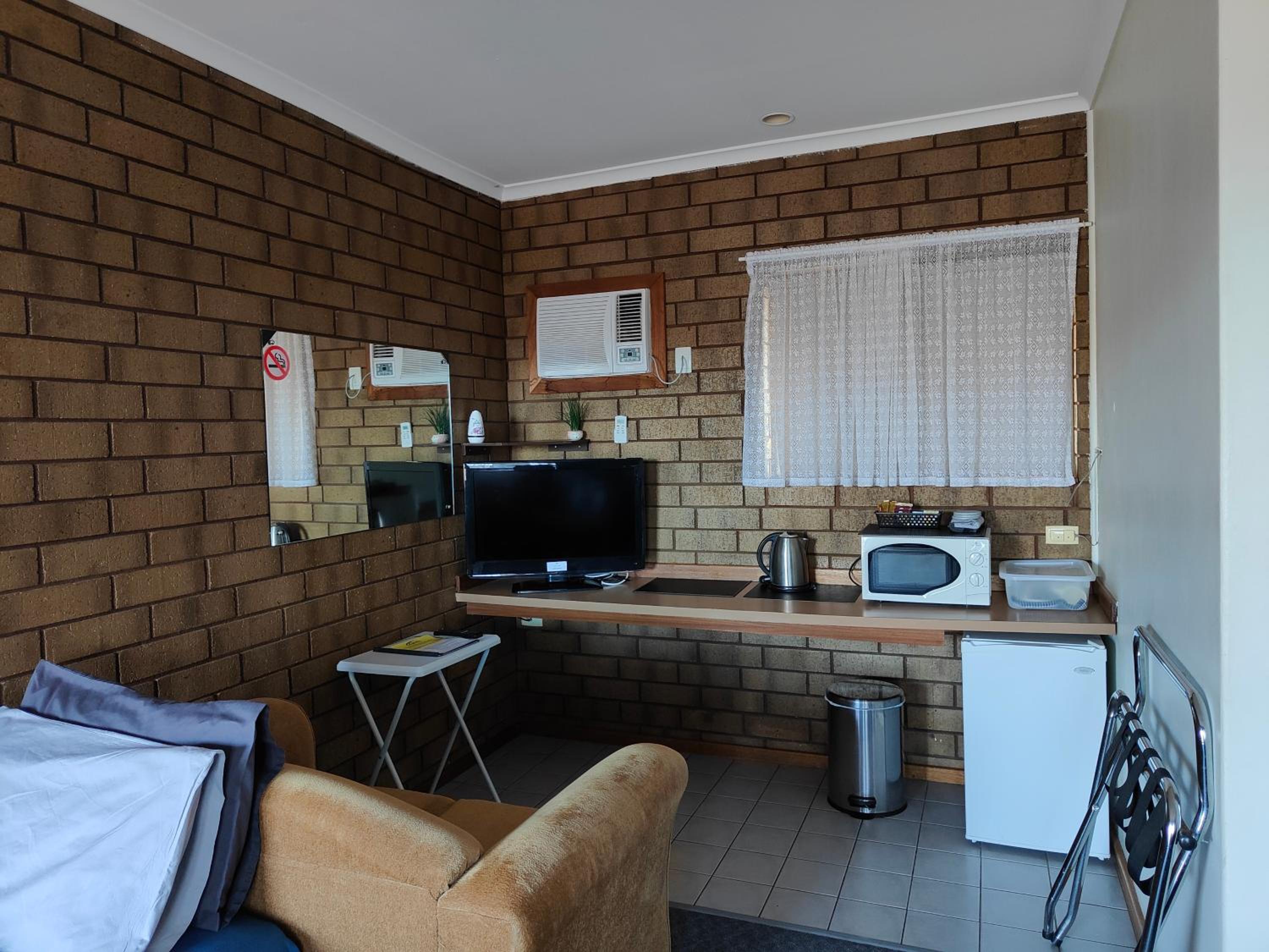 Budget Double or Twin Room - Photo 8