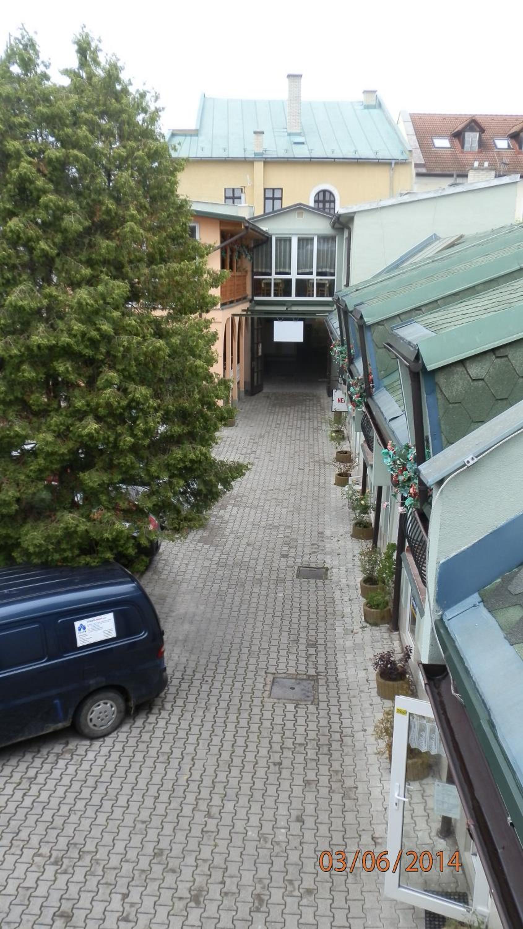 Apartment with Balcony photo 3