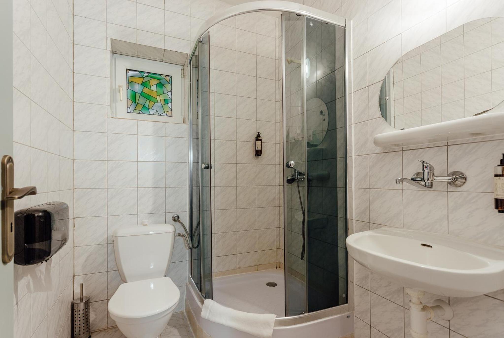 Double Room with Balcony - Photo 6