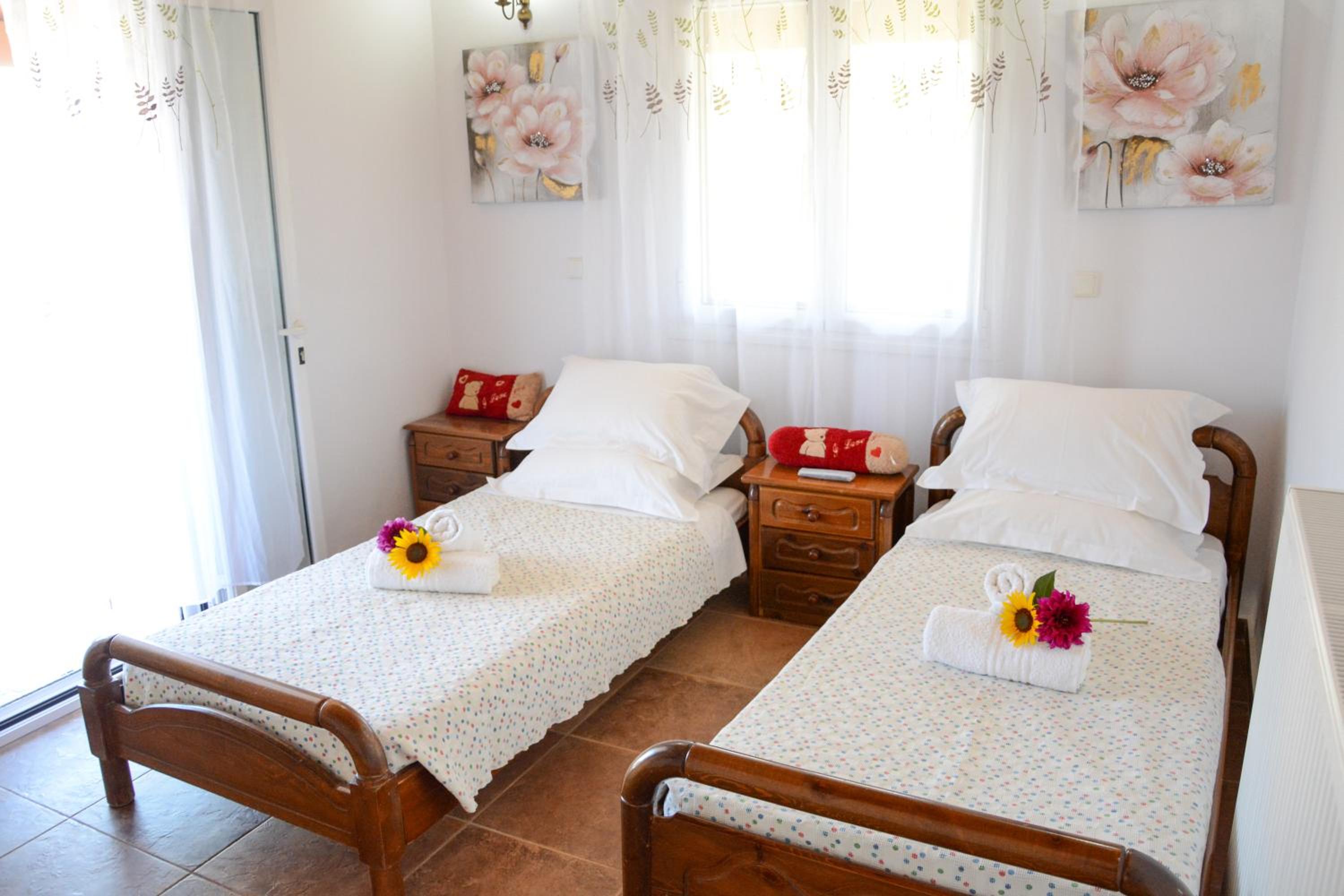 Two-Bedroom House - Photo 1
