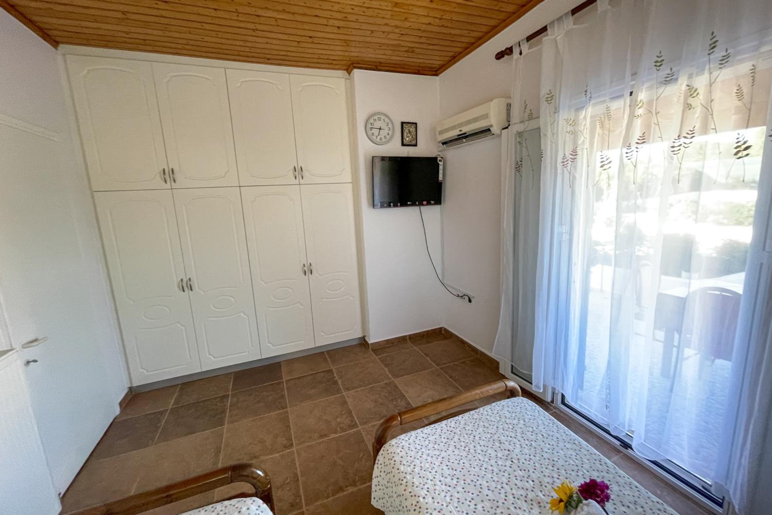 Two-Bedroom House - Photo 33