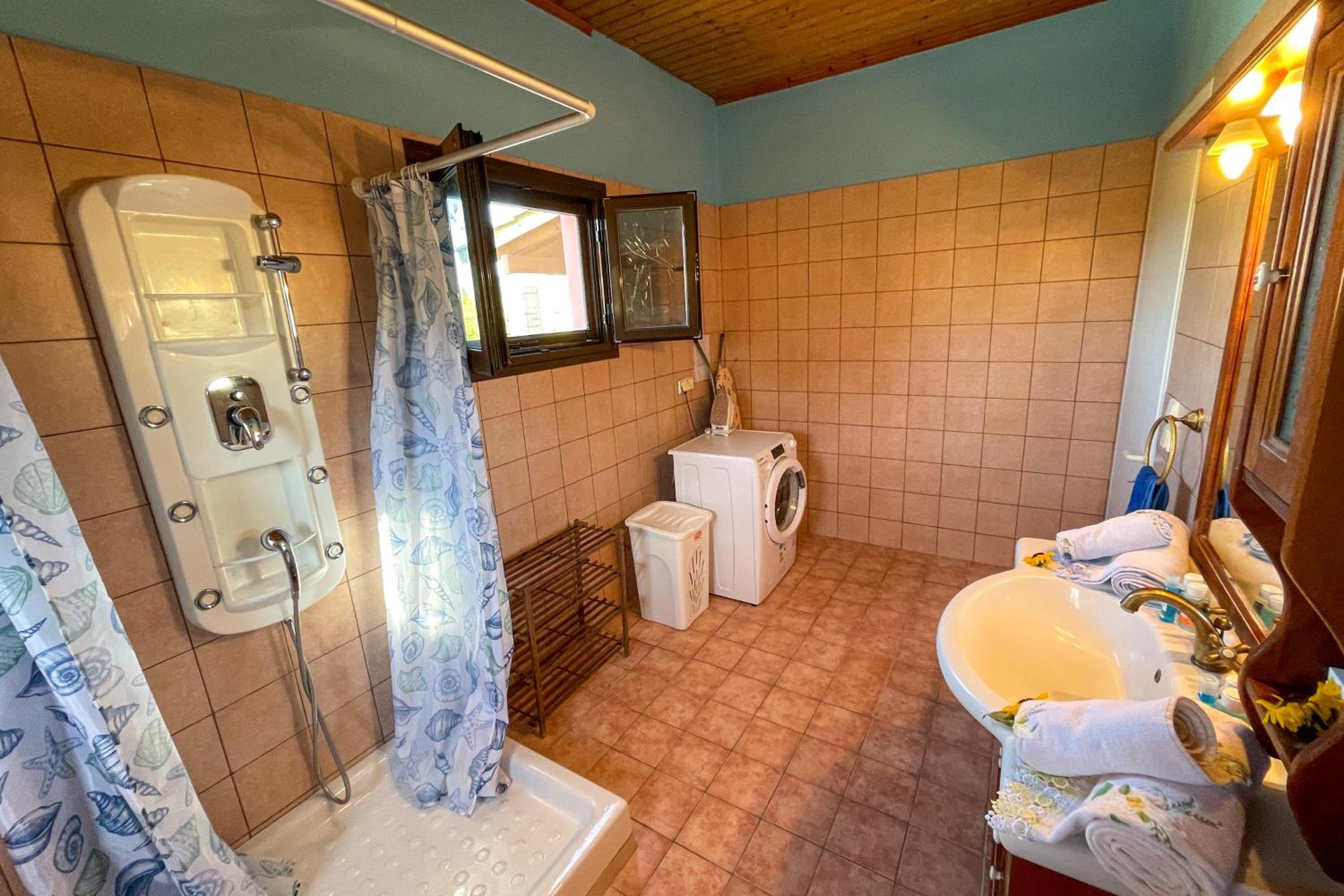 Two-Bedroom House - Photo 25