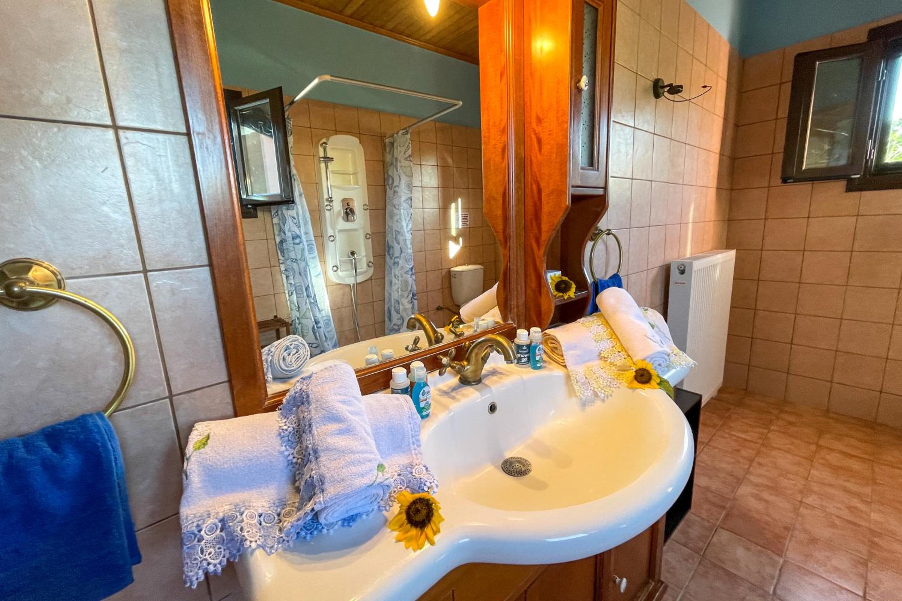 Two-Bedroom House - Photo 24